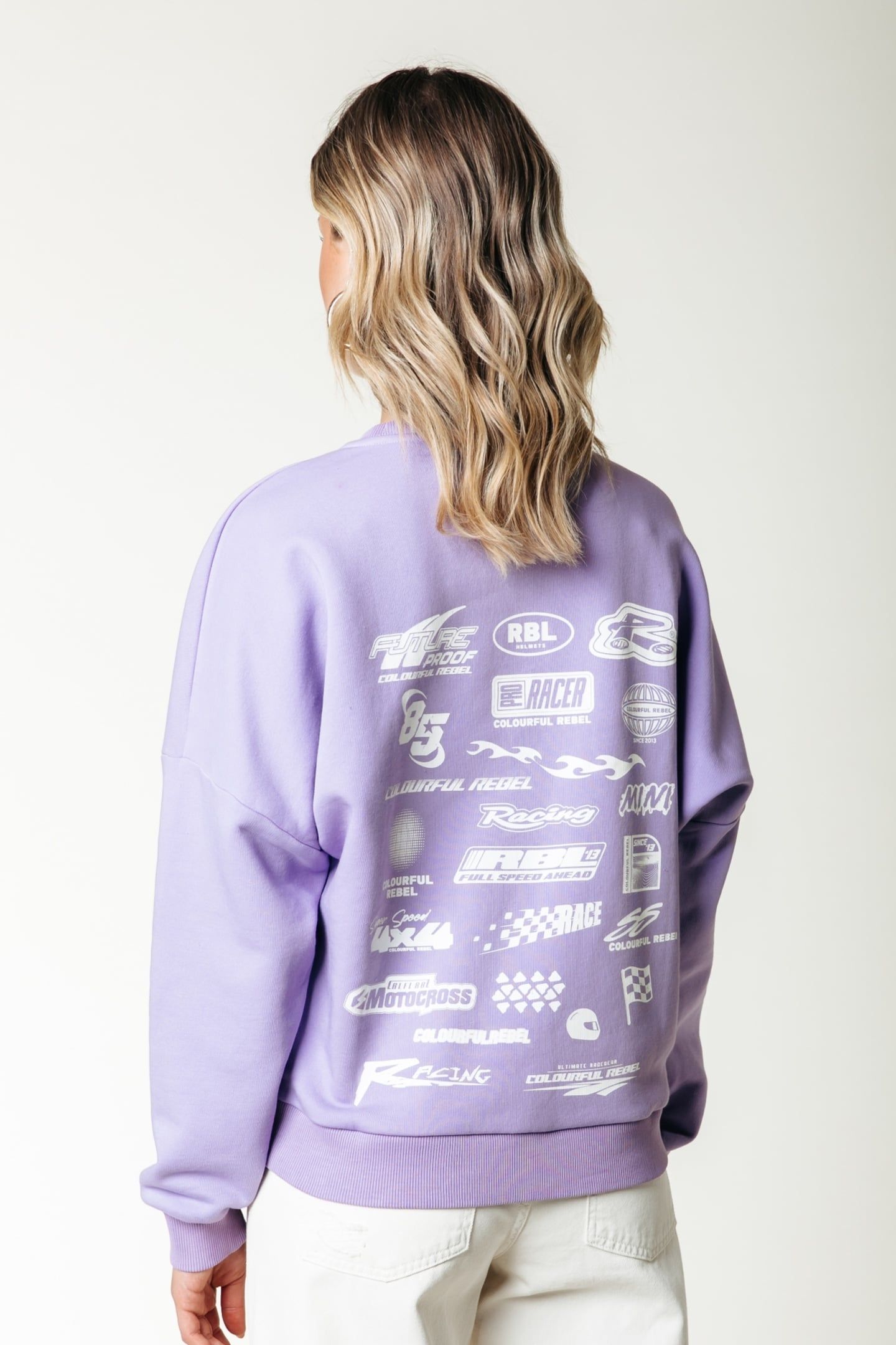MULTI RACER LOGOS DROPPED SHOULDER SWEAT LIGHT LILAC 2