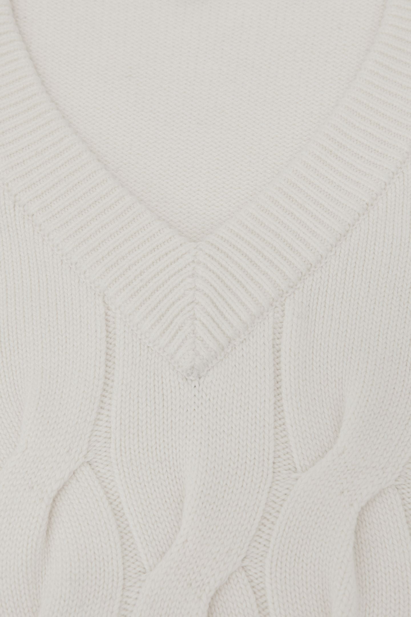 SLEEVELESS V NECK CABLE VEST WINTER WHITE 4