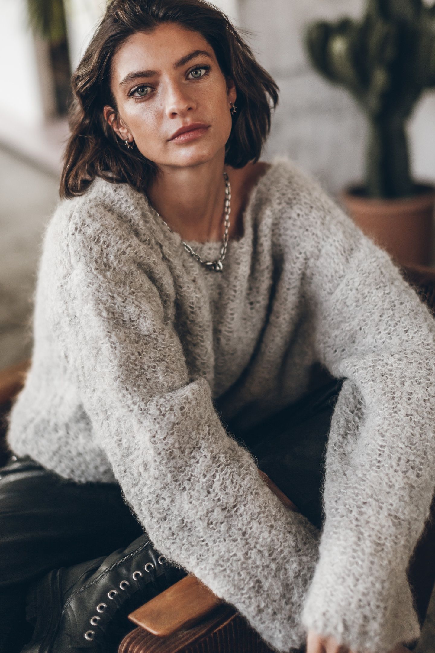 THE LIGHT SHERPA CROPPED KNITTED SWEATER MIKUTA WHITE 3