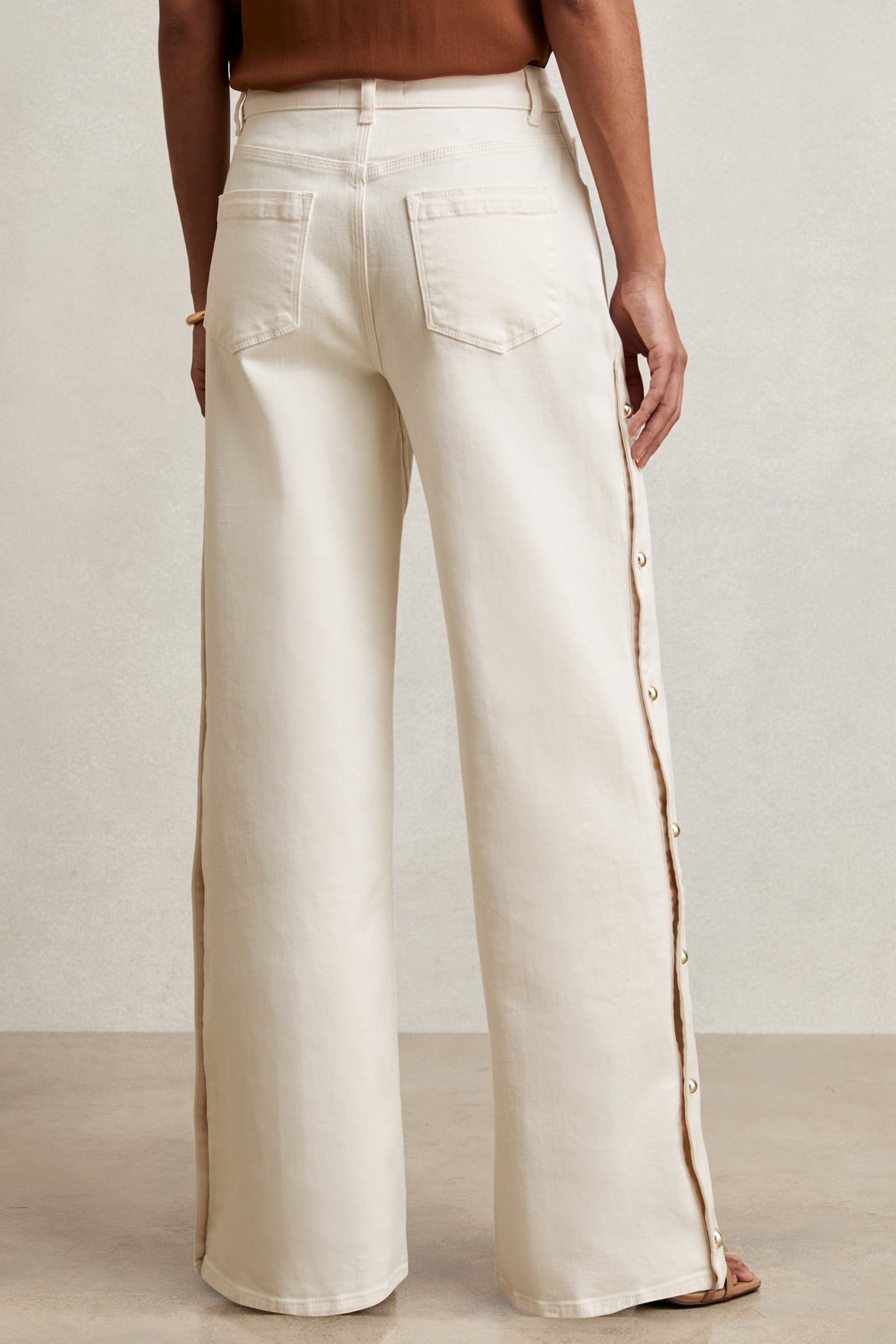 WIDE SIDE DETAIL JEAN CREAM 2