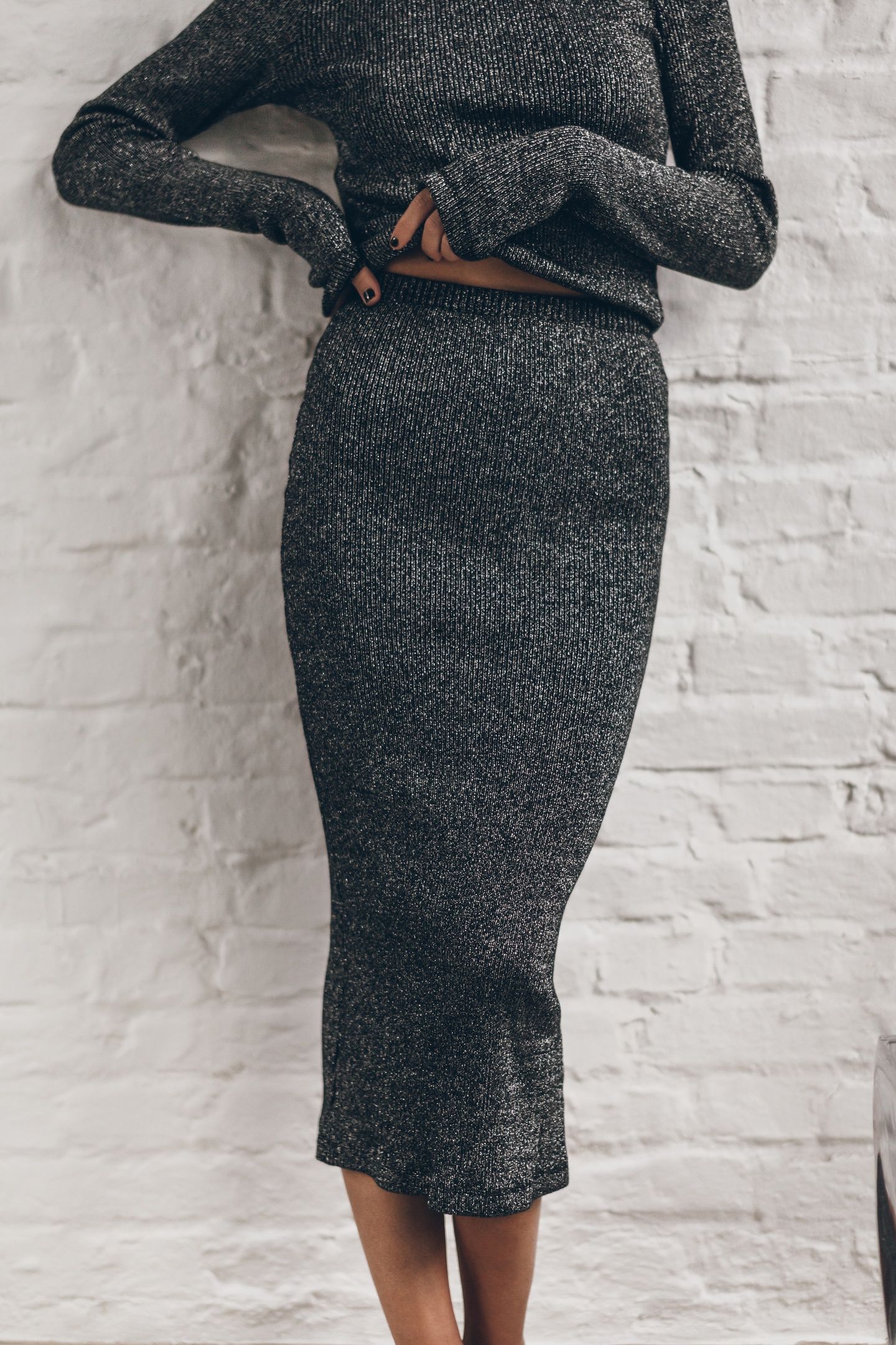 THE DARK GLITTER RIBBED LONG TUBE SKIRT BLACK 1