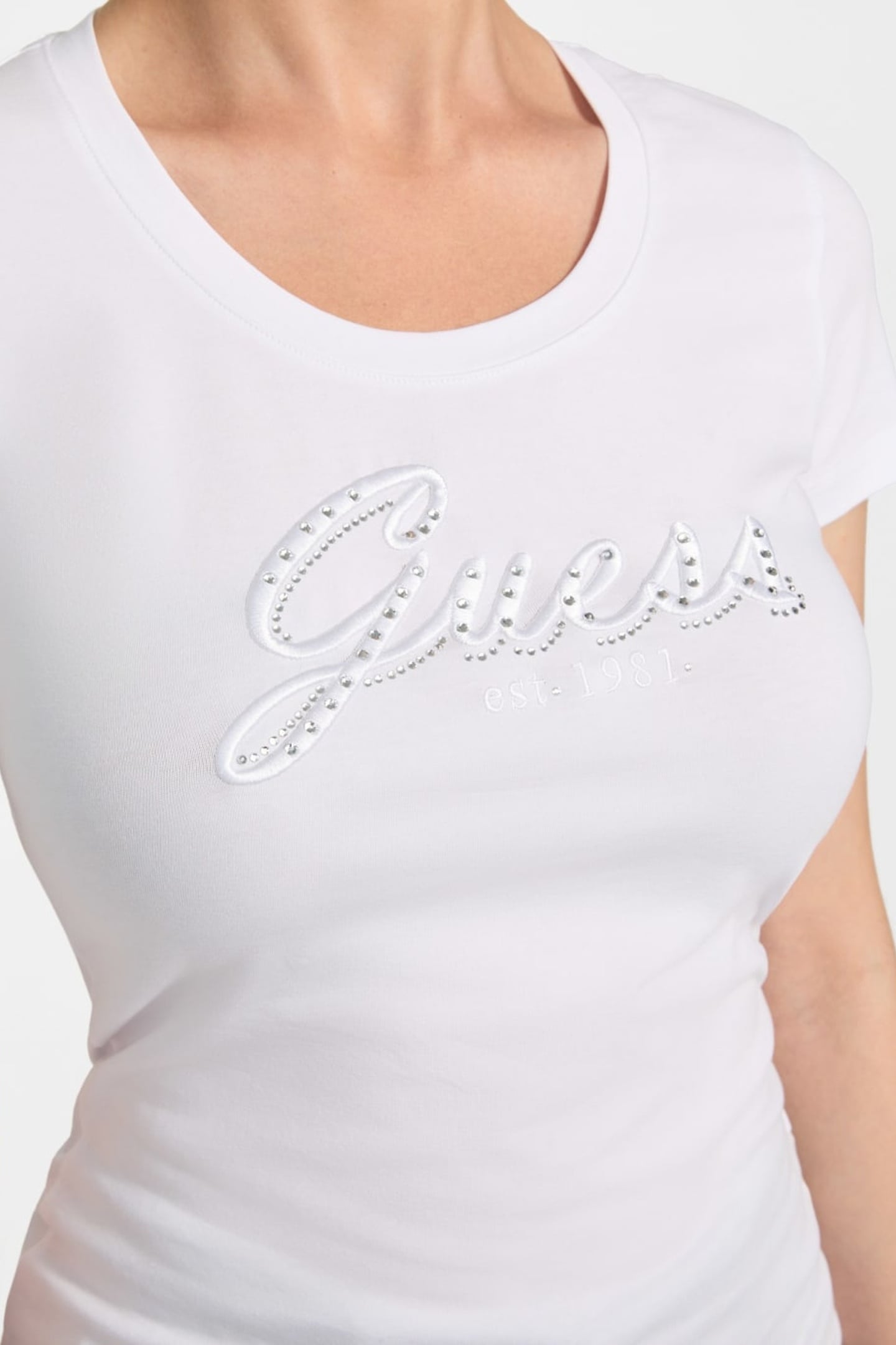 CN SS EMBRO SCRIPT L PURE WHITE 4
