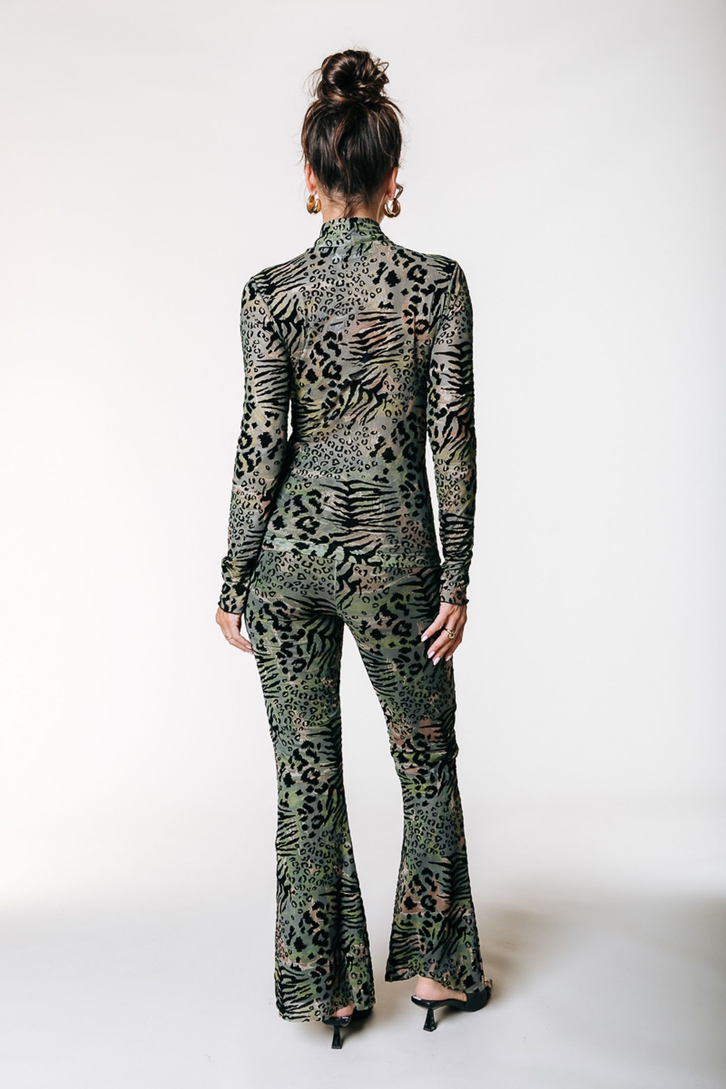 MULTI LEOPARD FLOCK MESH EXTRA FLARE PANTS ARMY 2