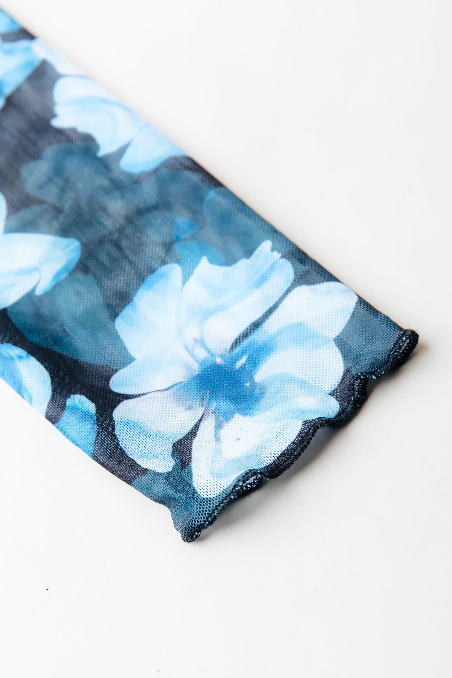 NEYO FLOWER MESH TURTLENECK TOP BLUE 4