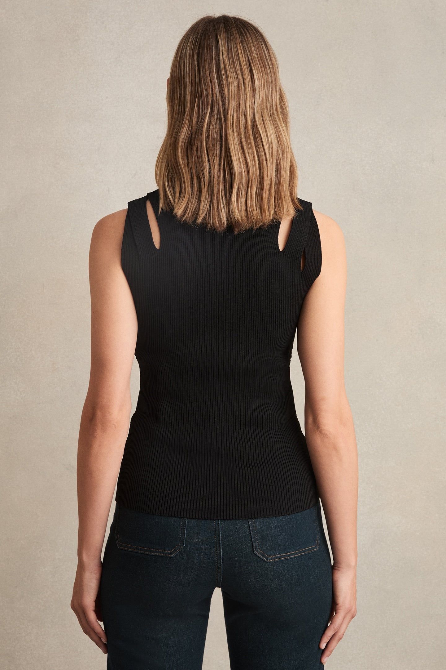 CUT OUT VEST BLACK 2