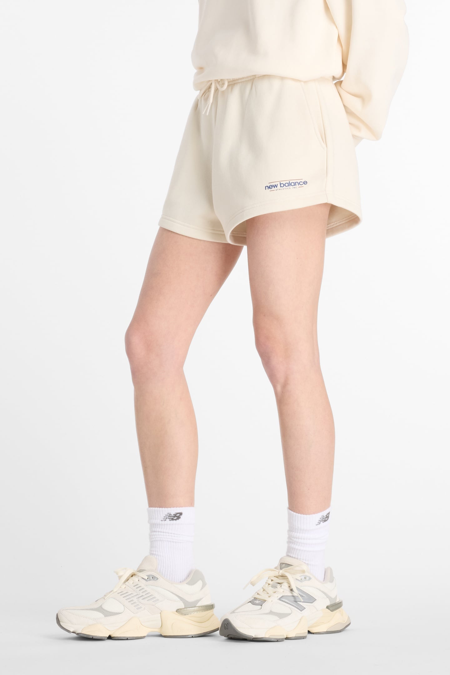 REIMAGINED FLEECE SHORT LINEN 3