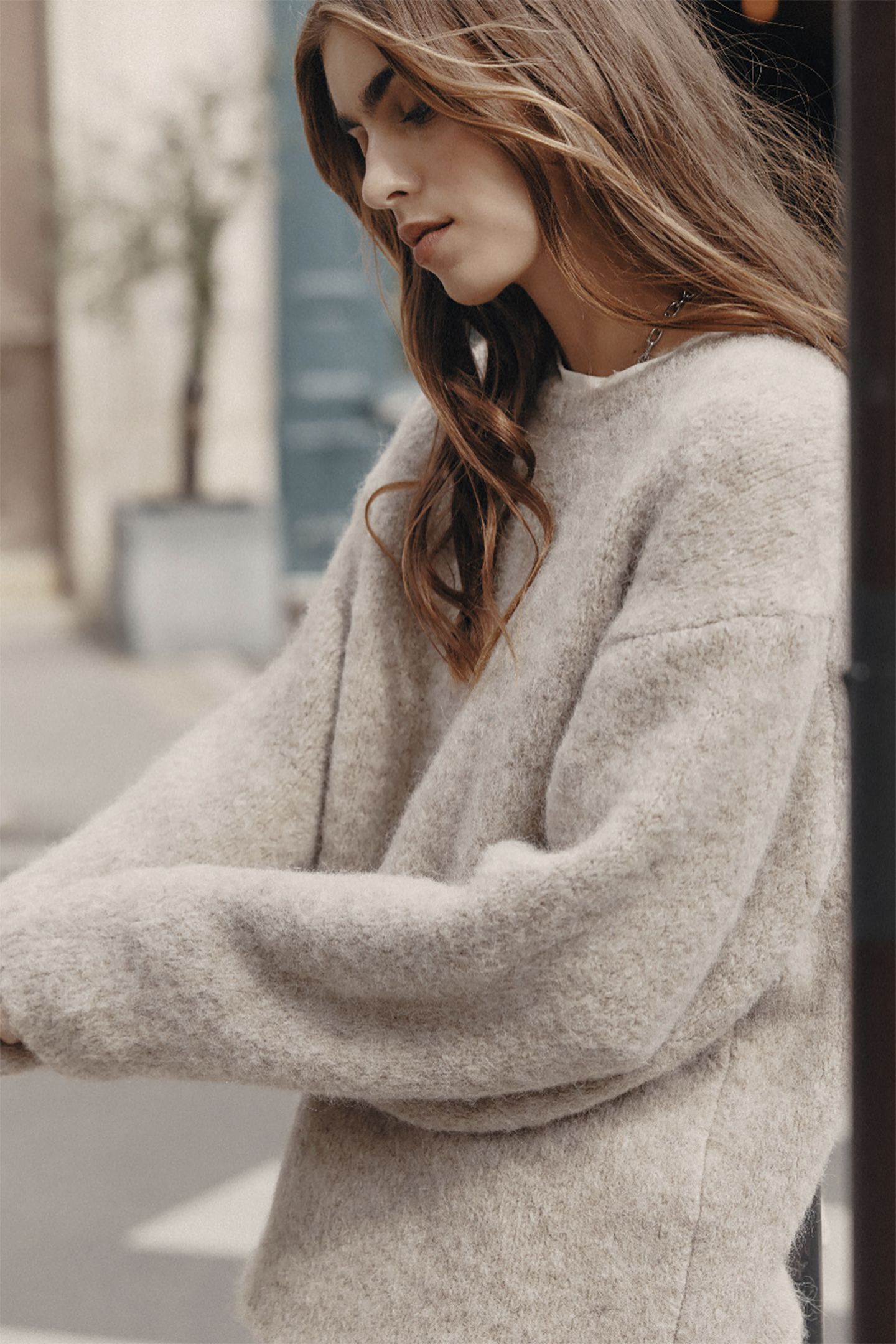 THE BEIGE FLUFFY ALPACA KNIT SWEATER BEGE 3