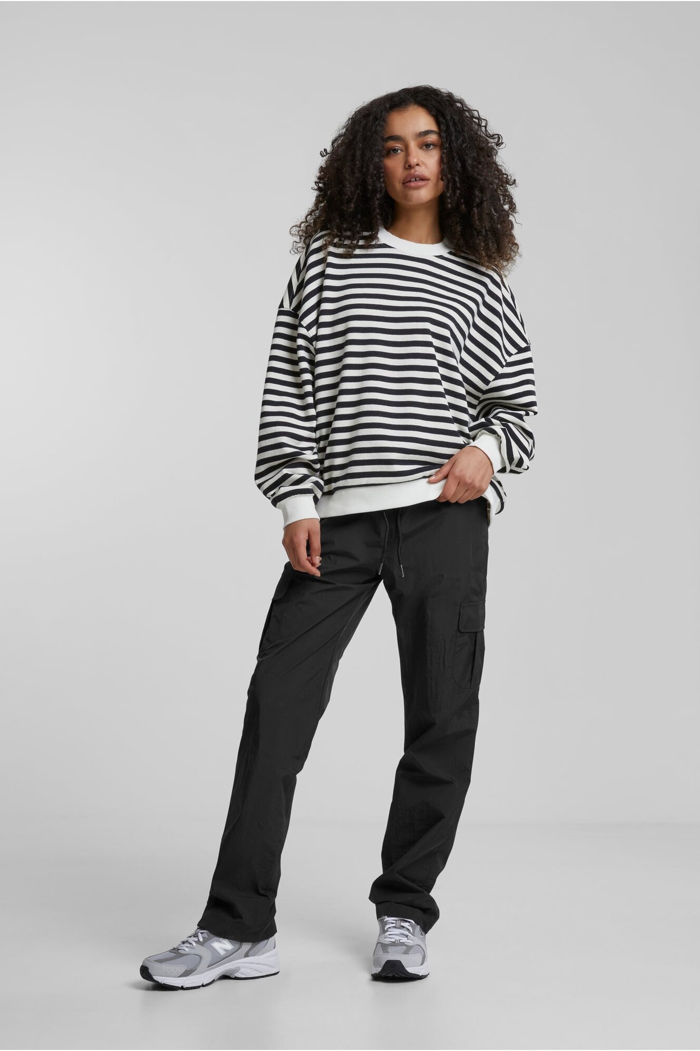 LADIES OVERSIZED STRIPED CREWNECK BLACK/WHITESAND 6