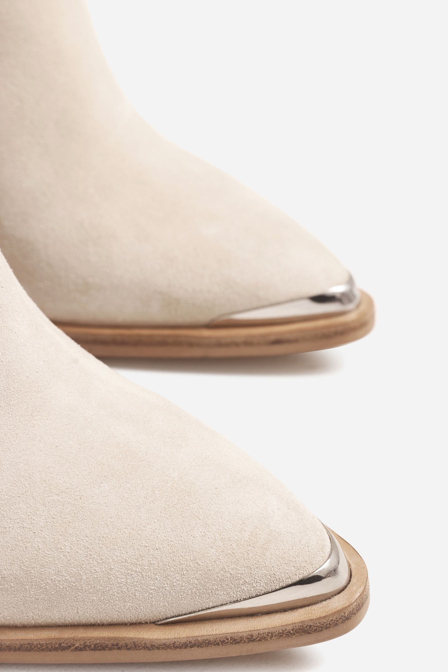 NEW-AMERICANA HIGH BOOT SAND 5