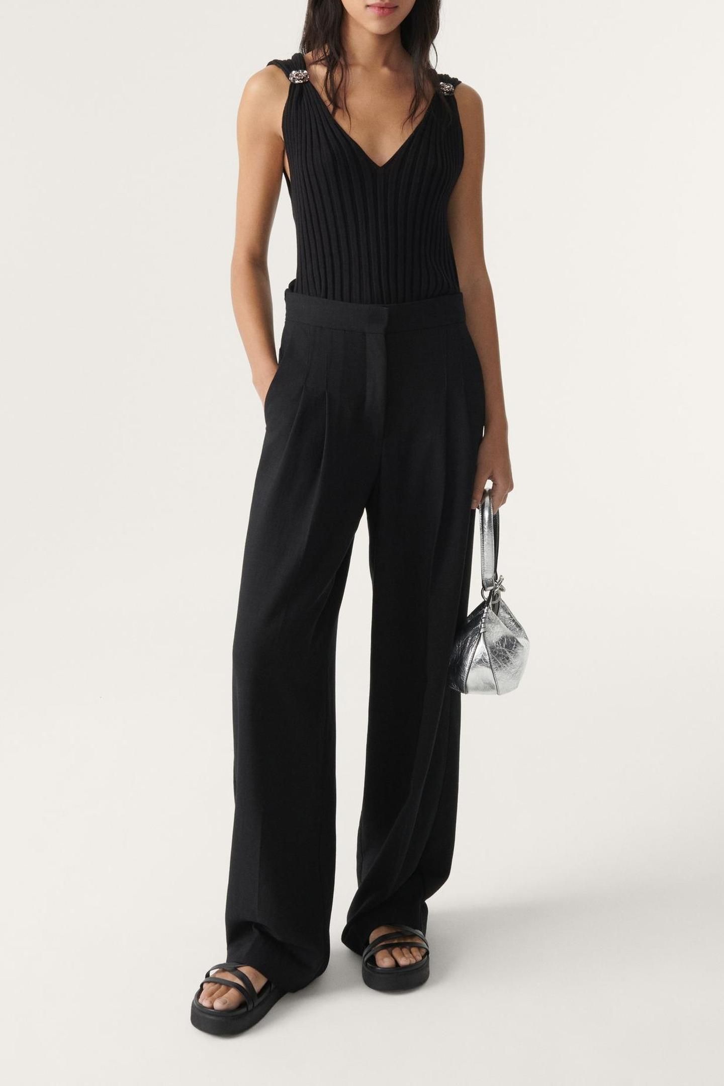 SLEEVELESS KNIT BLACK 6