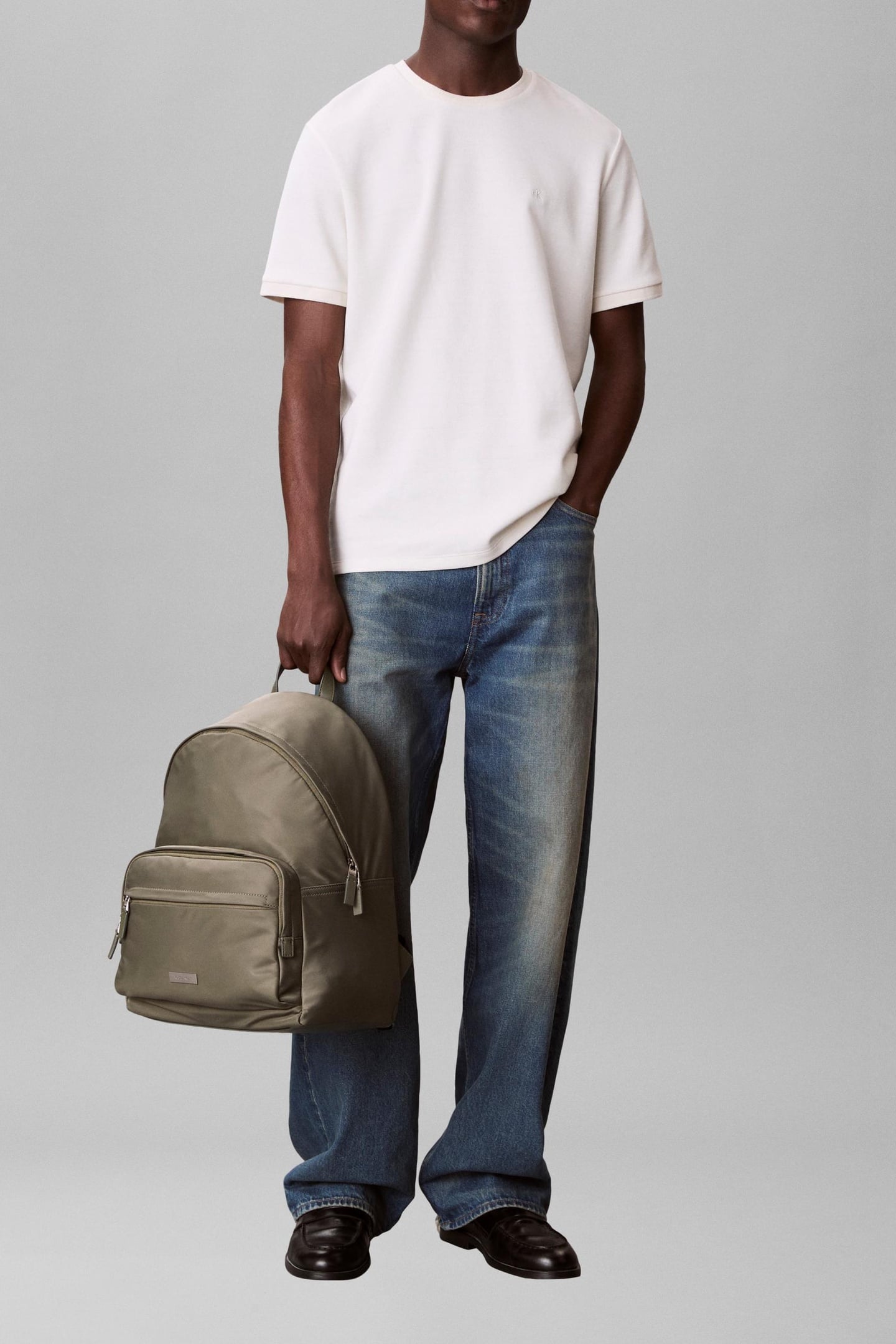 SLEEK ROUND BACKPACK DEEP LICHEN GREEN 1