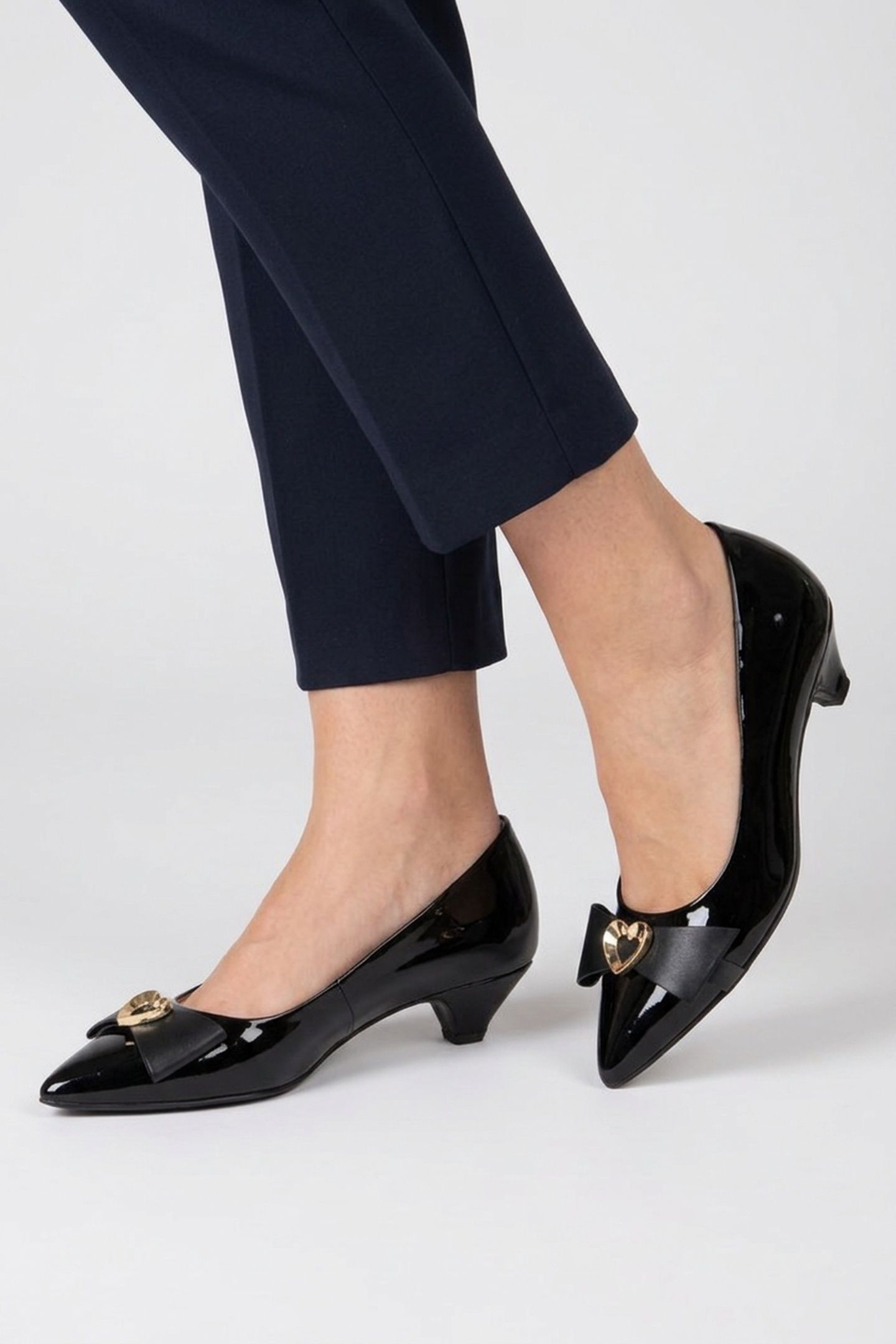 PATENT LEATHER PUMPS BLACK 2