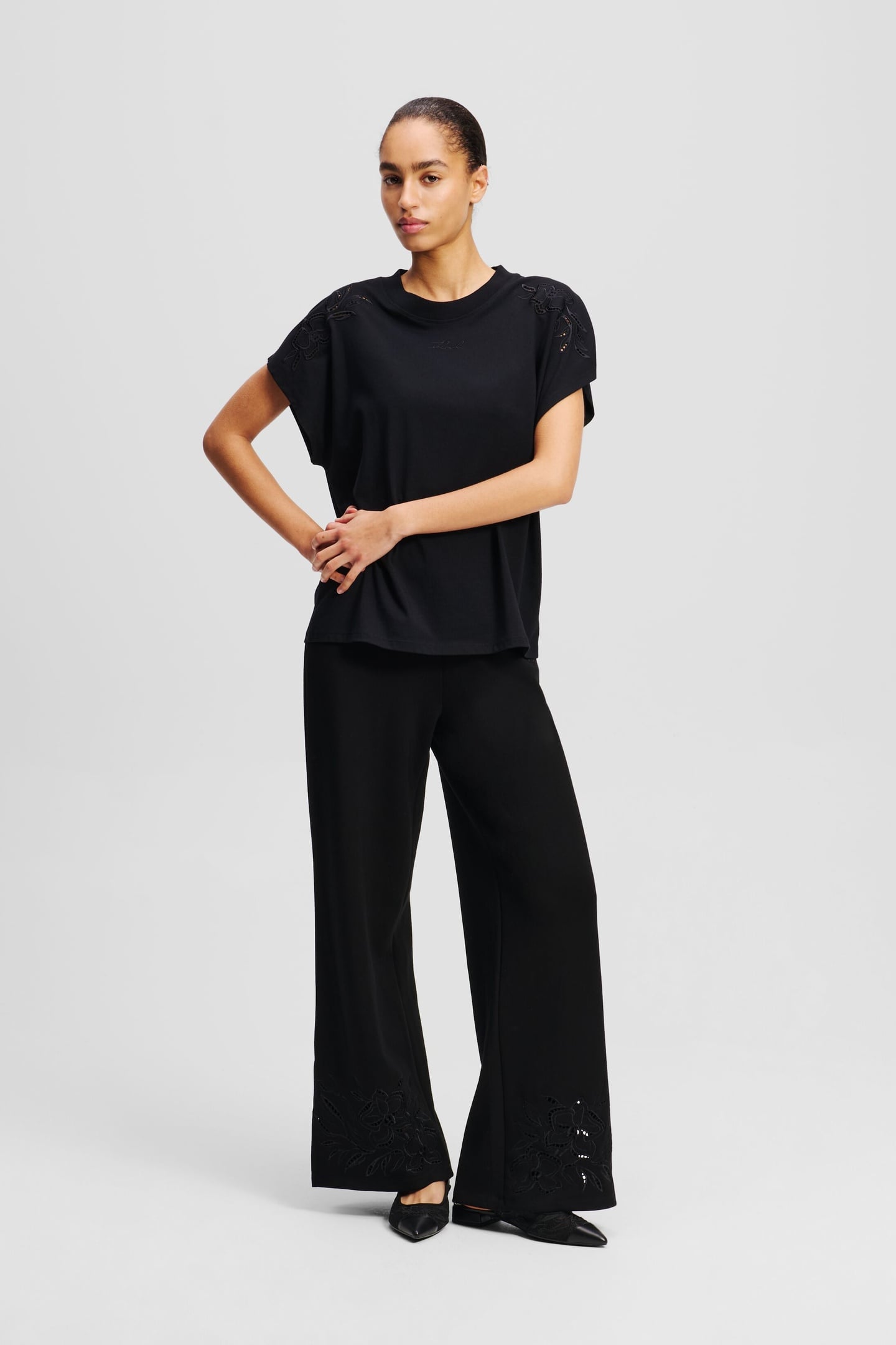 ORCHID EMBROIDERY SWEATPANTS BLACK 2