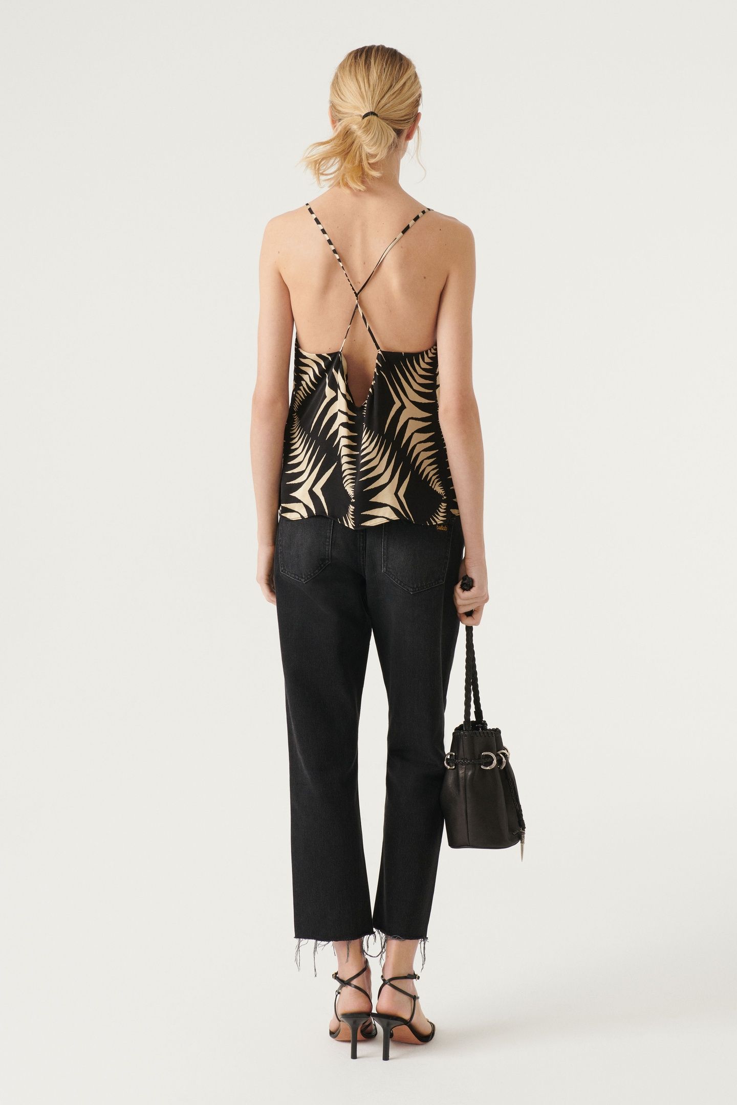SLEEVELESS TOP BLACK 2