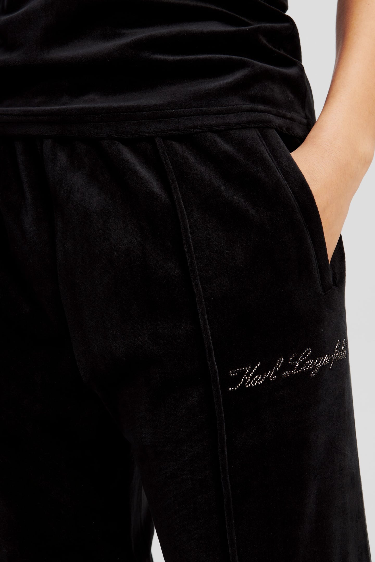 HOTEL KARL VELOUR JOGGER BLACK 5