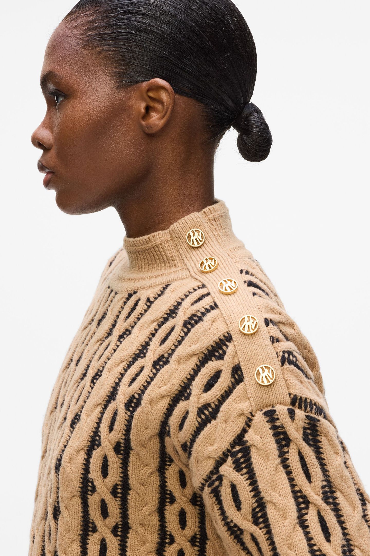 CABLE KNIT MOCK NECK NOUGAT 7
