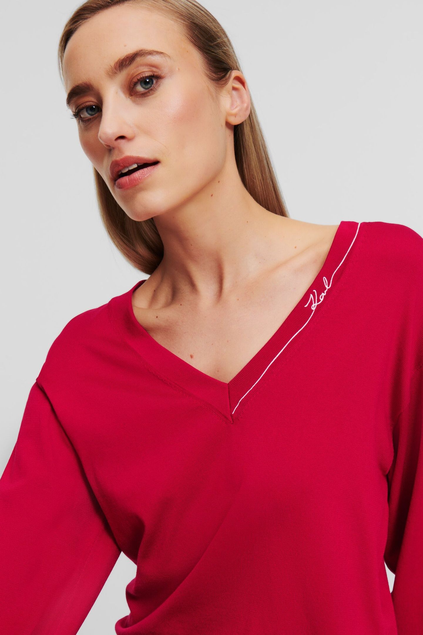 LIGHT V-NECK KNIT SWEATER PERSIAN RED 7