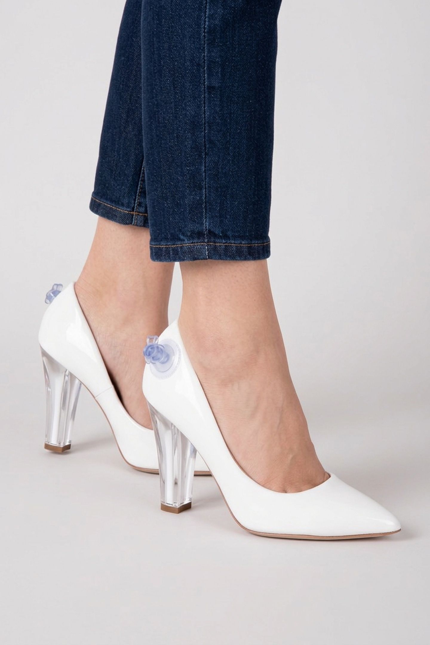 INFLATABLE EFFECT PUMPS WHITE 2