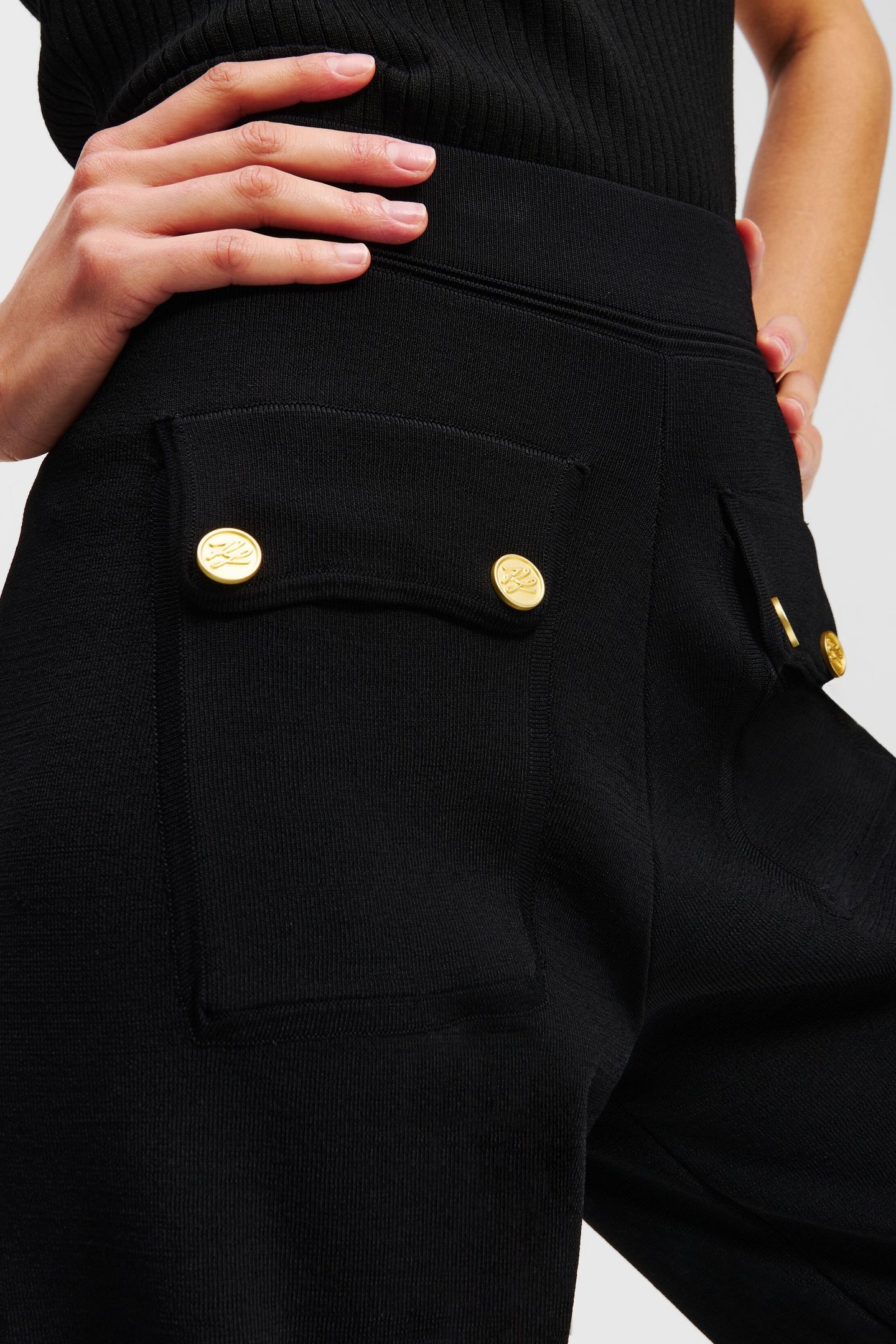 BUTTON KNIT PANTS BLACK 6