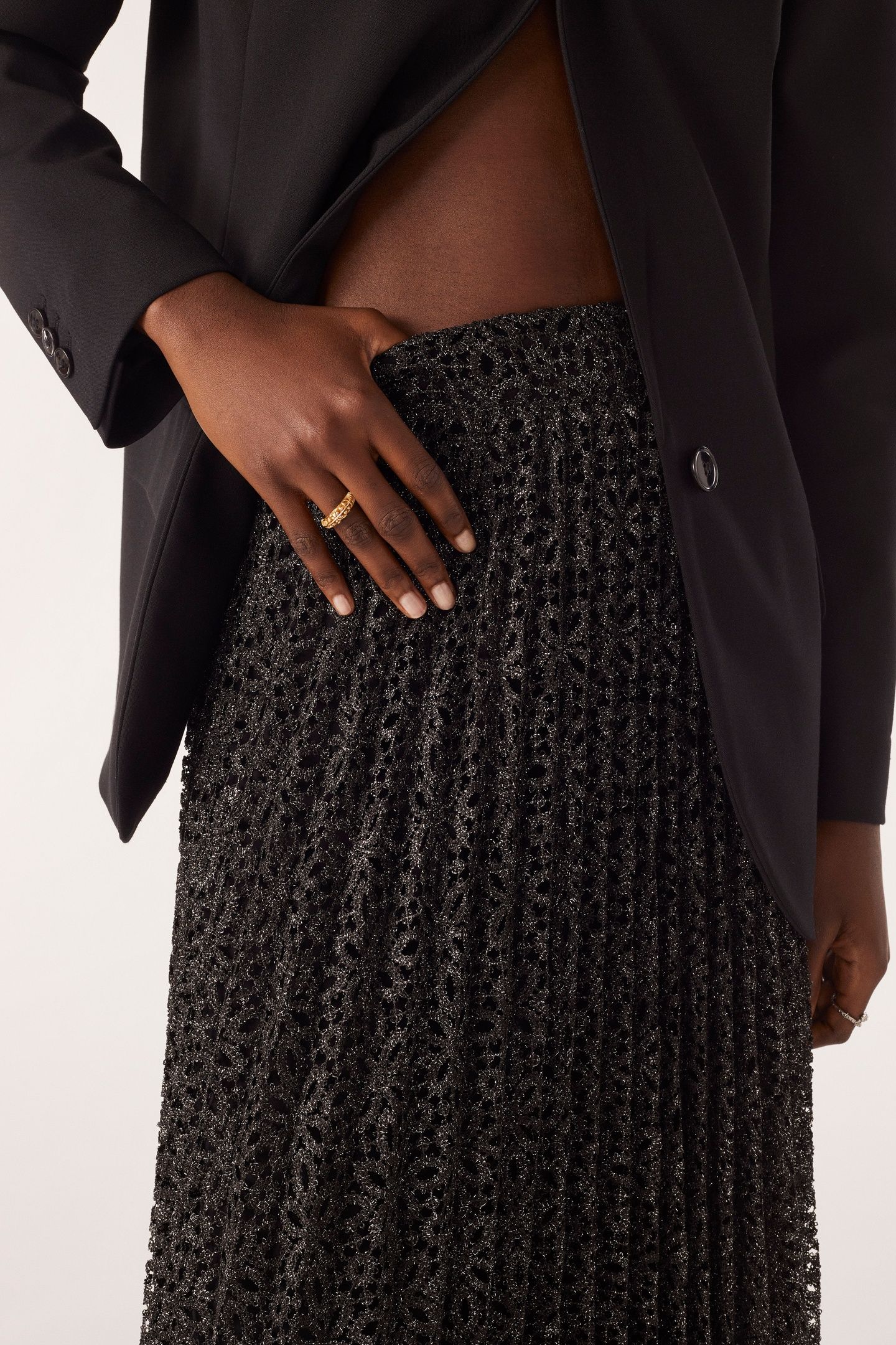 MID-LENGTH SKIRT BLACK 4