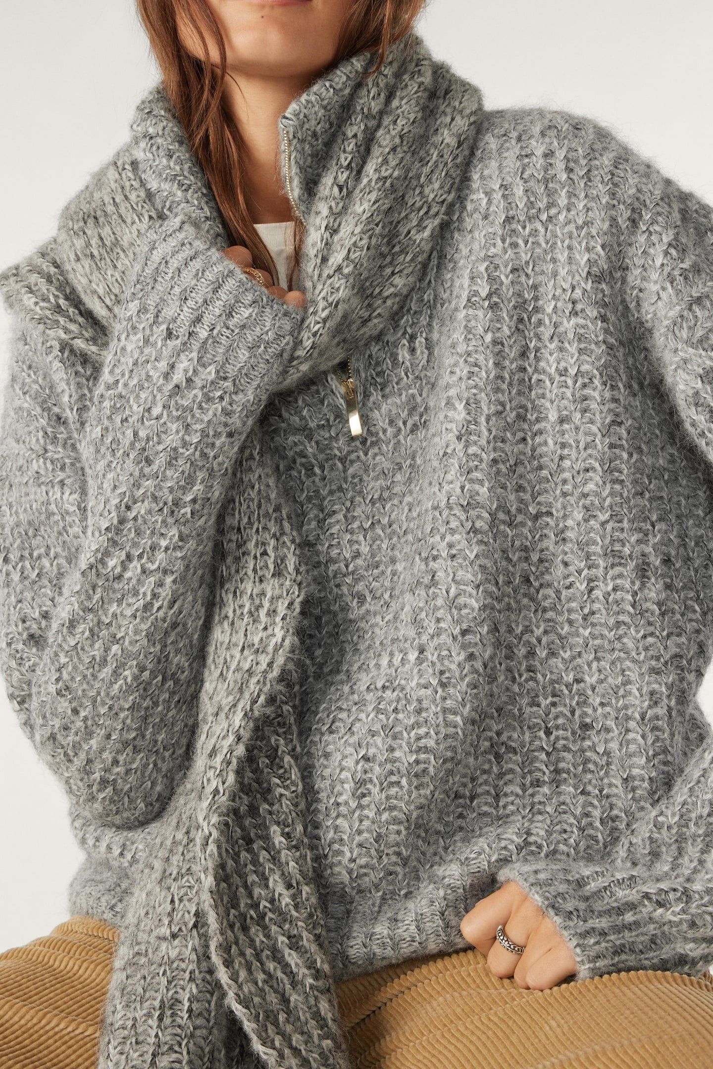 KNITTED SCARF GRIS 1