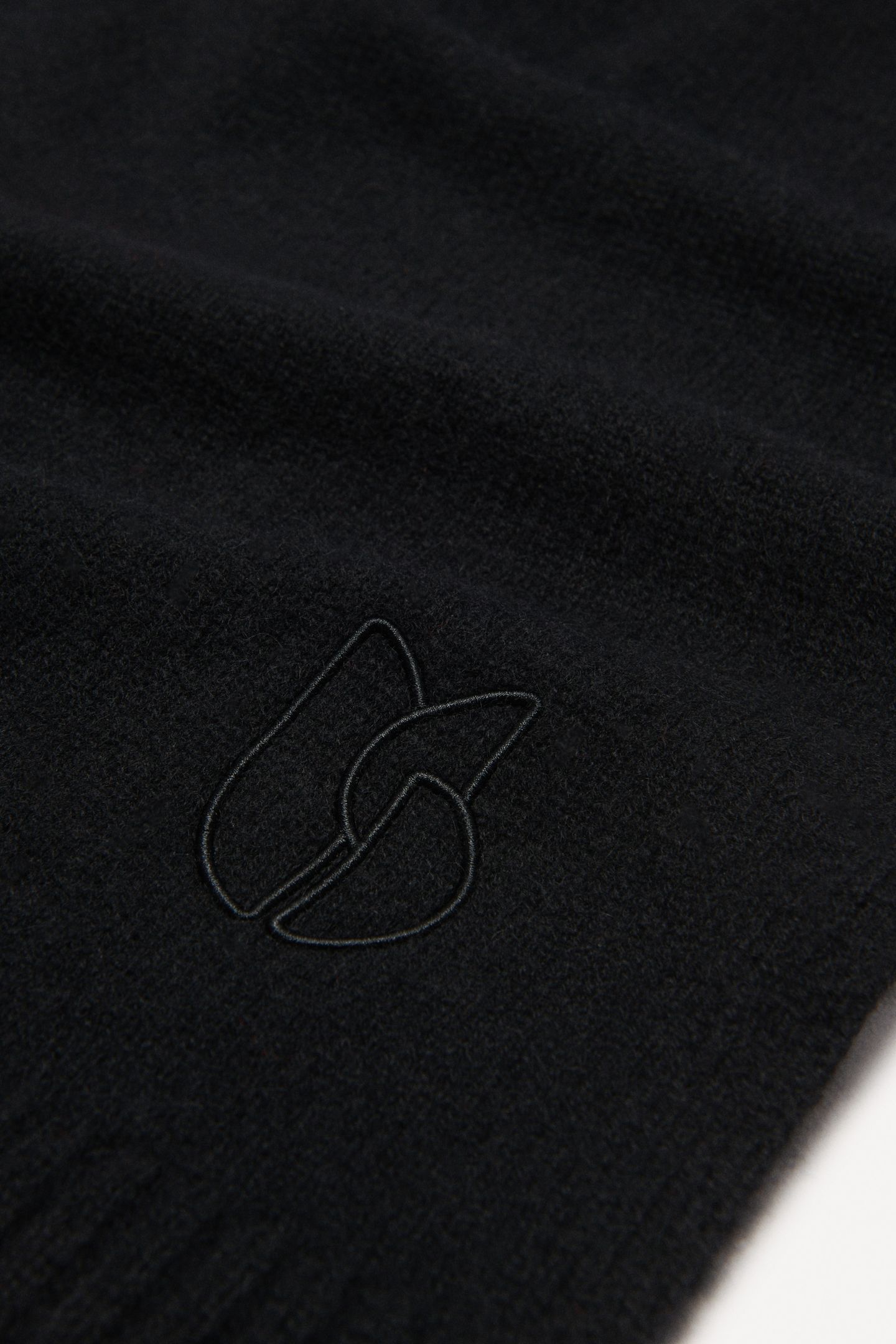 KNITTED SCARF BLACK 3