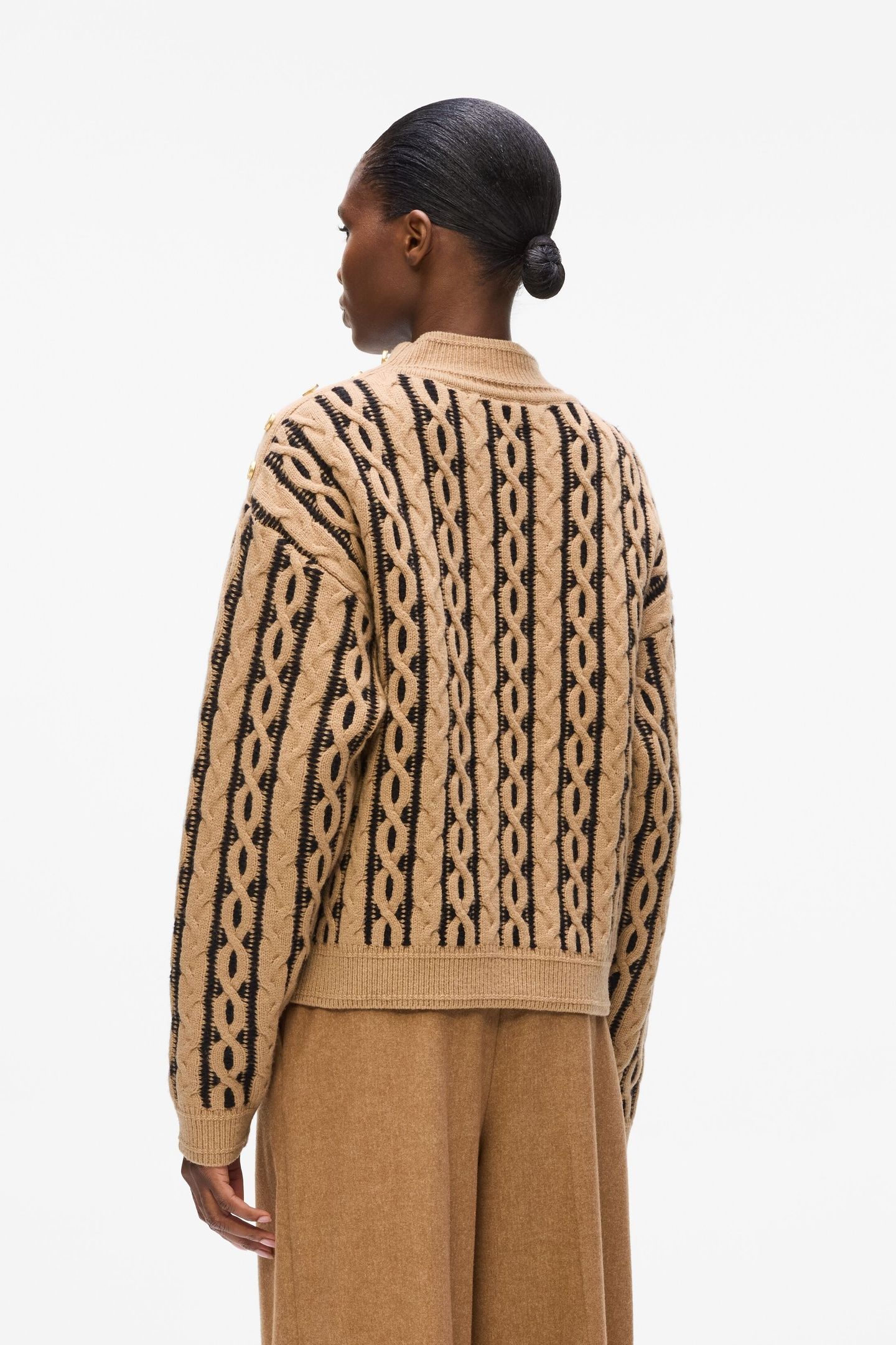 CABLE KNIT MOCK NECK NOUGAT 3
