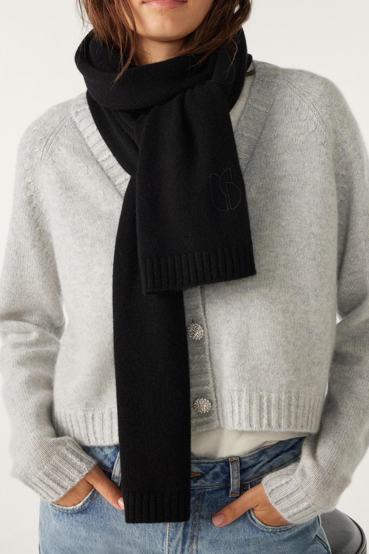 KNITTED SCARF BLACK 1