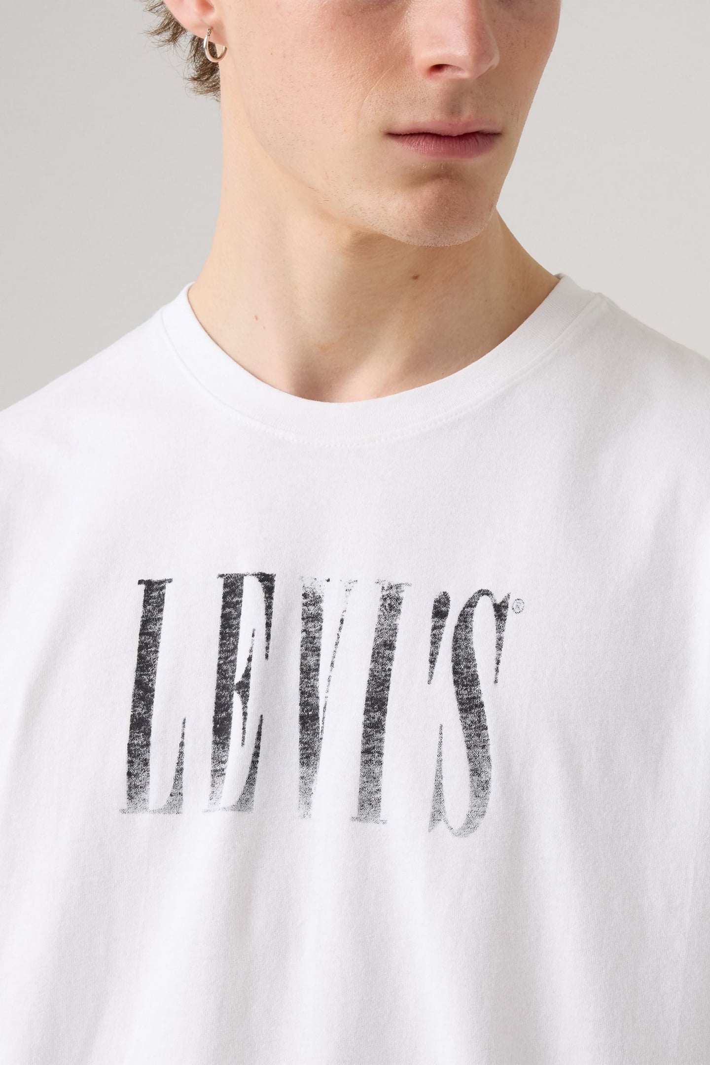 SS RELAXED FIT TEE DISTRESSED SERIF 3 WH 5