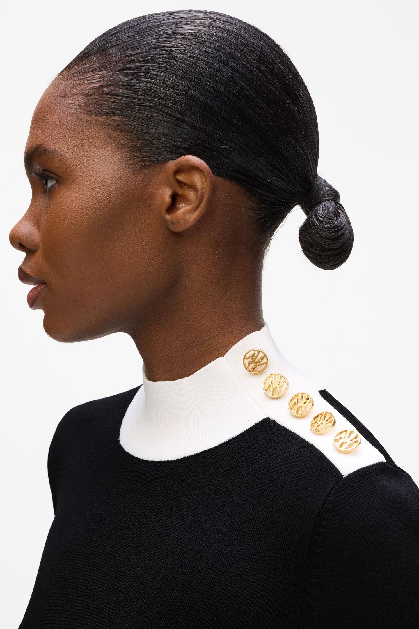BUTTON DETAIL MOCK NECK BLACK 6