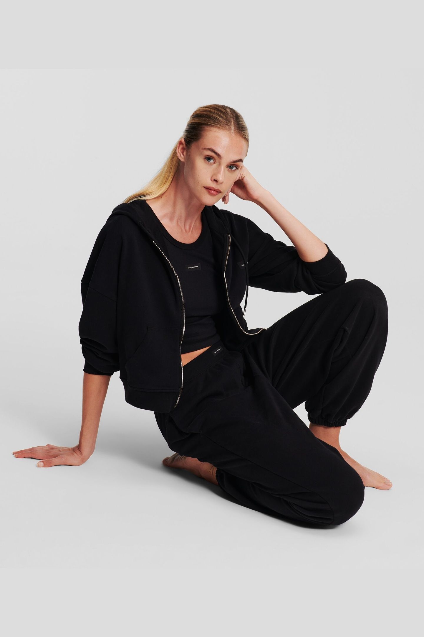 ESSENTIAL LOGO CUFFED JOGGERS BLACK 3