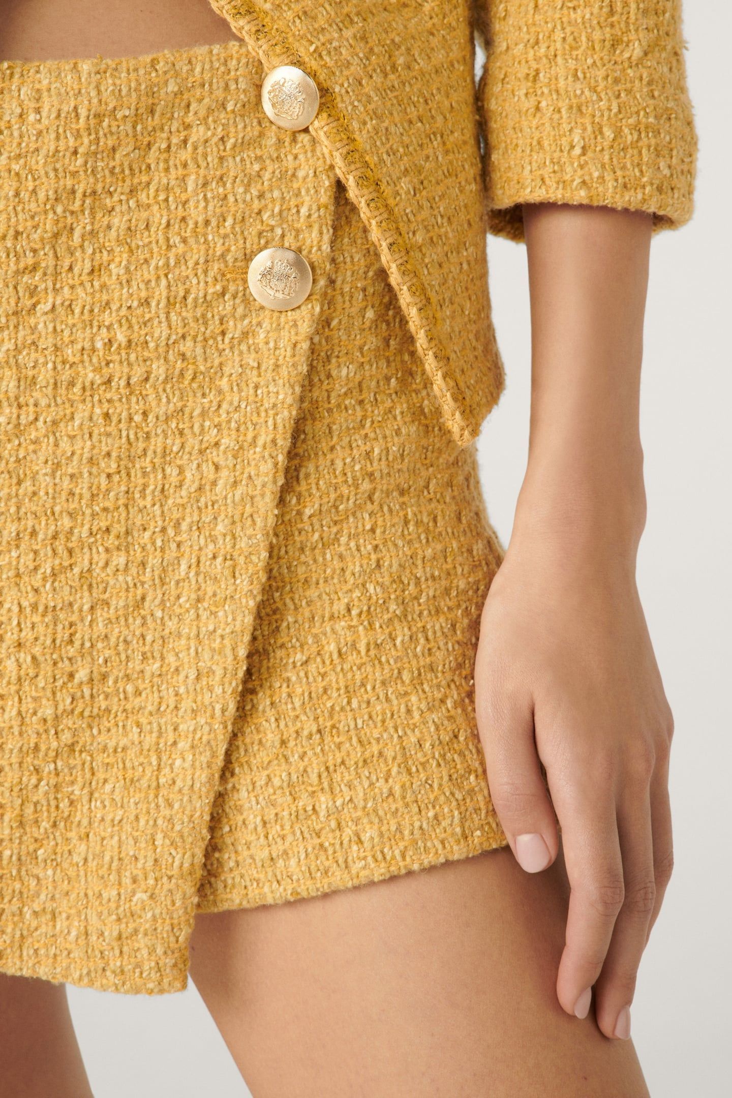 SHORT JAUNE 5