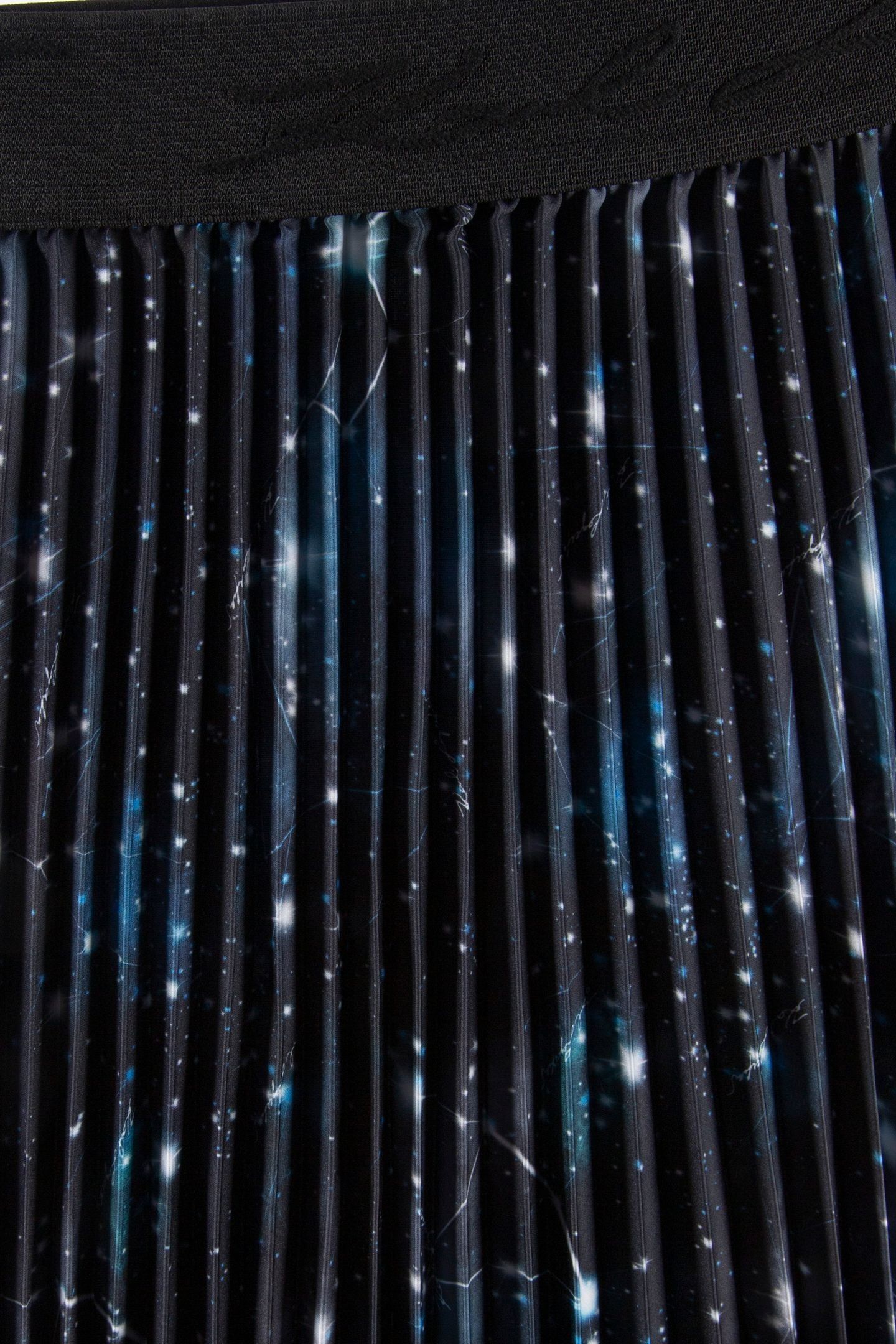 COSMIC PRINT PLEATED SKIRT BLACK 4