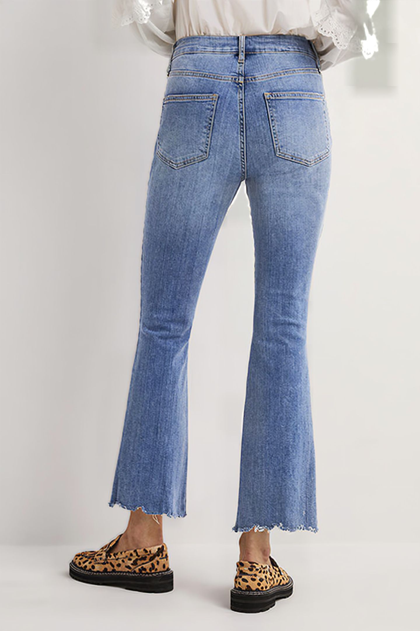 FITTED CROPPED FLARE JEANS DEN 2