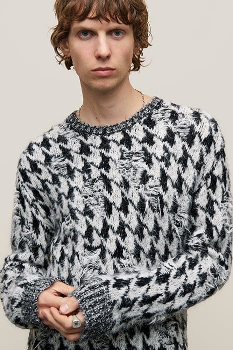 VANCE REGULAR FIT LS CREW WITH DISTRESSE BLACK/WHITE 2