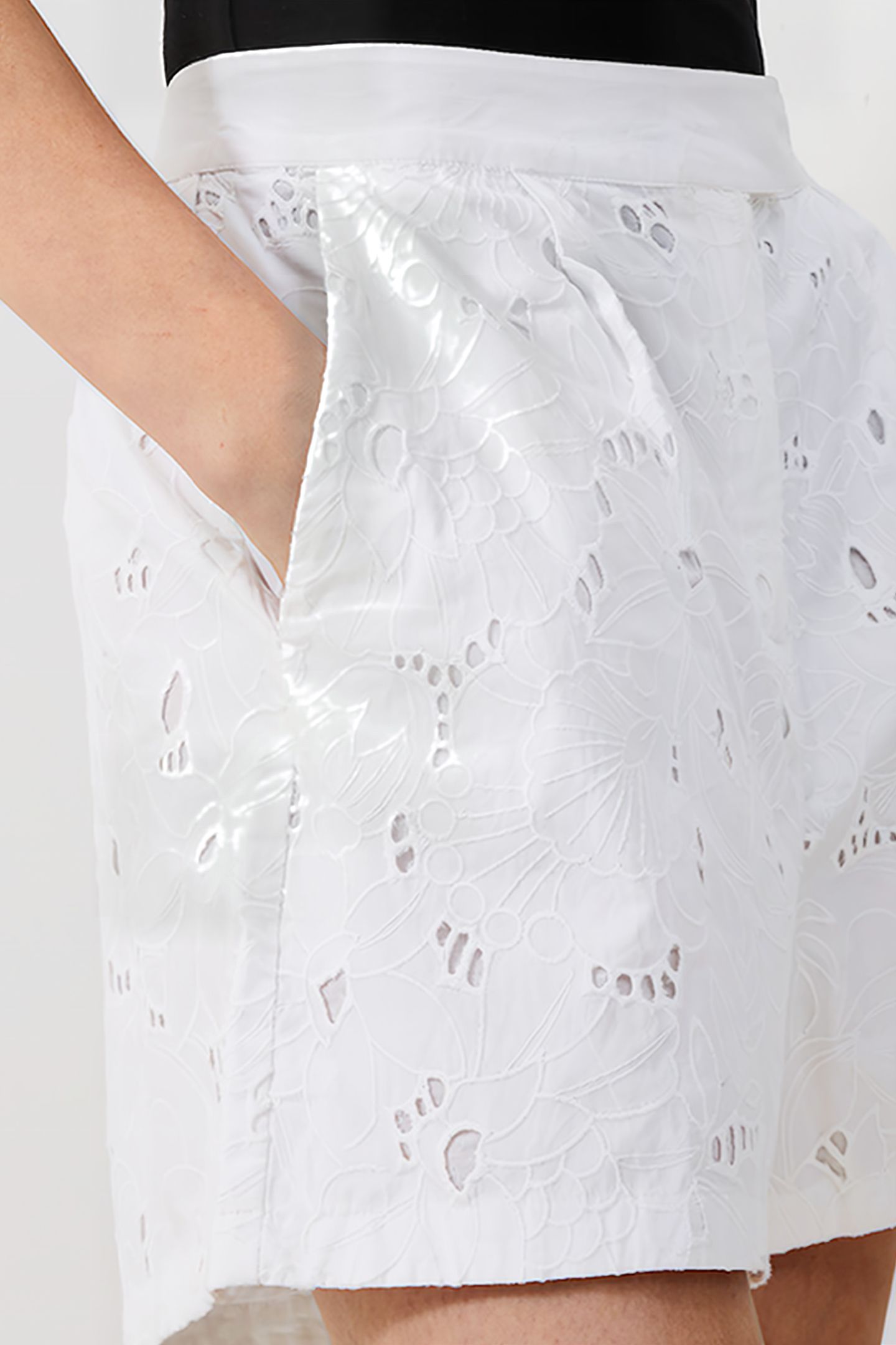 RHODES COTTON EMBROIDER SHORTS WHITE 6