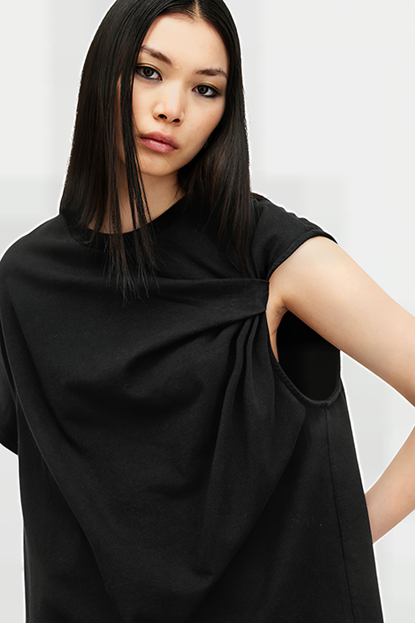 ONYX TWIST TEE BLACK 5