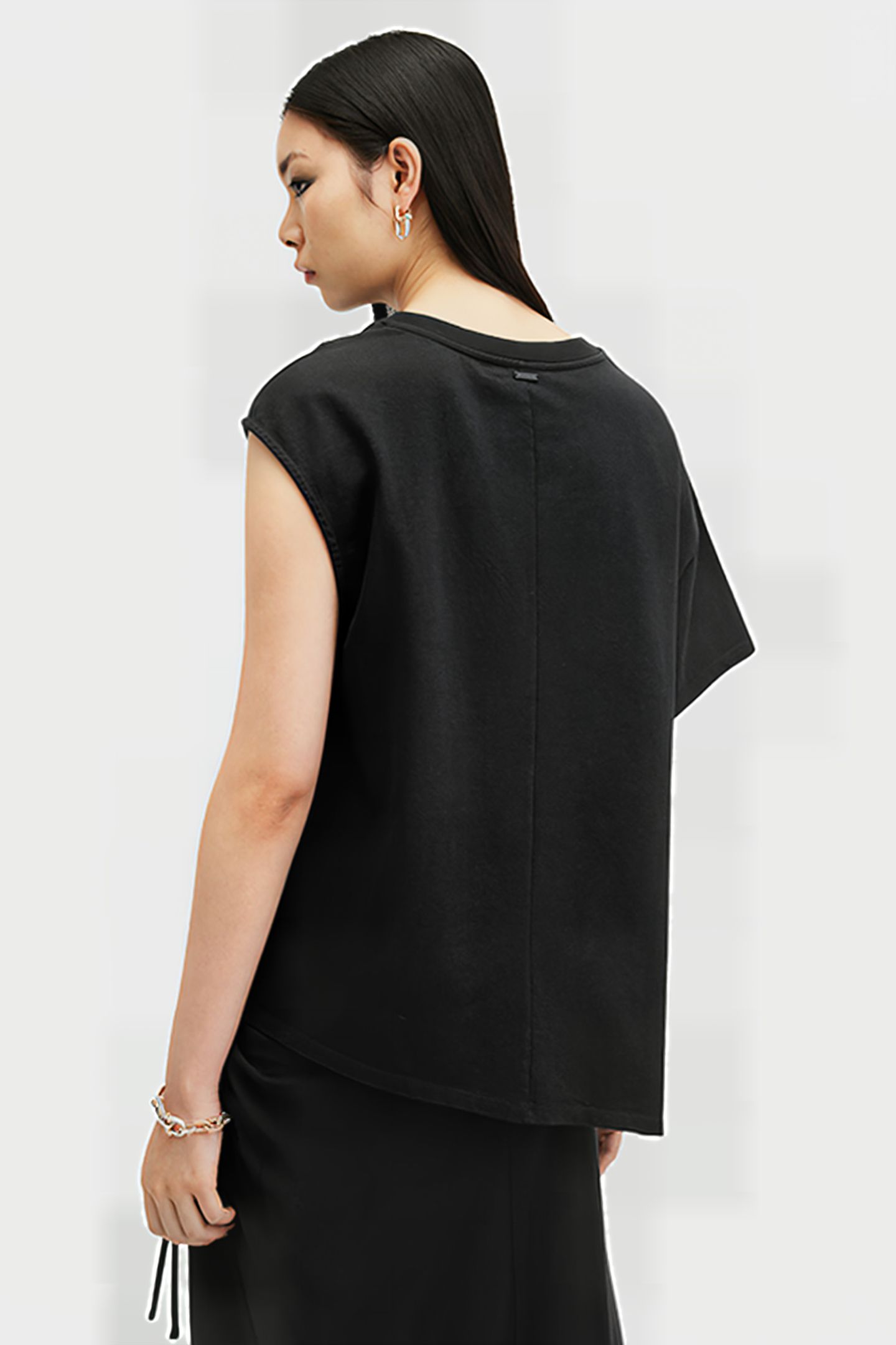 ONYX TWIST TEE BLACK 4