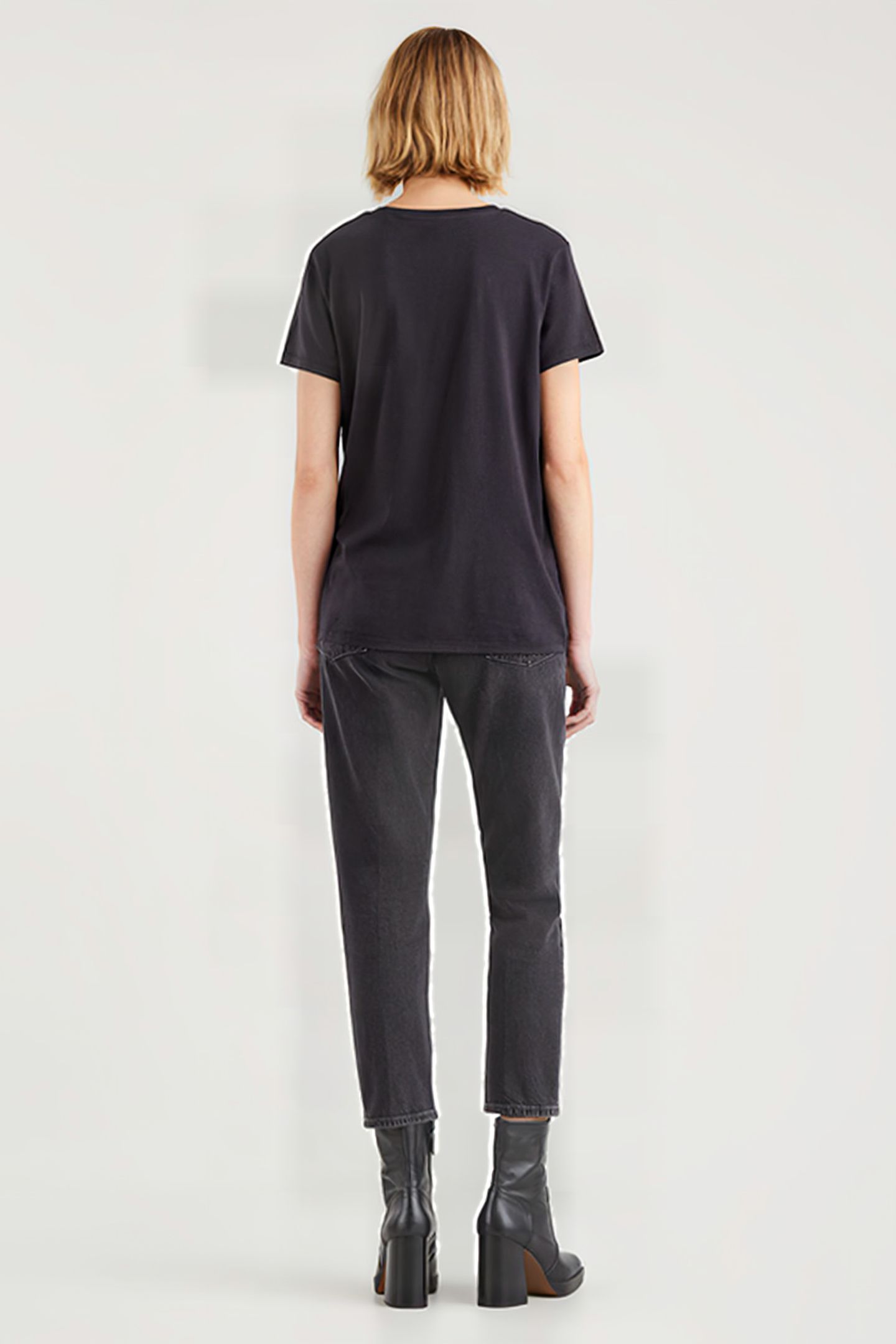 THE T-SHIRT BLACK 2