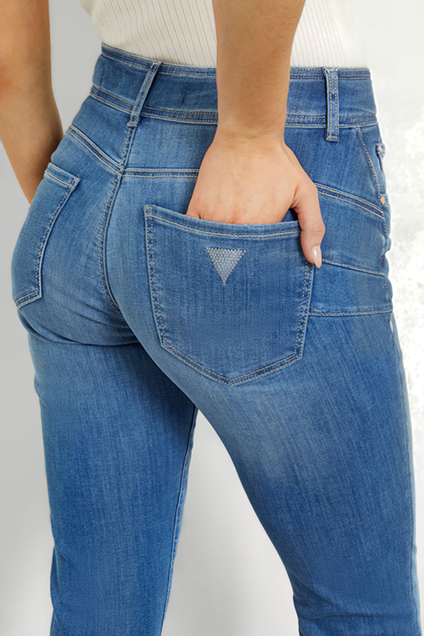 GUESS ECO SHAPE UP CAPRI EAU MID 5