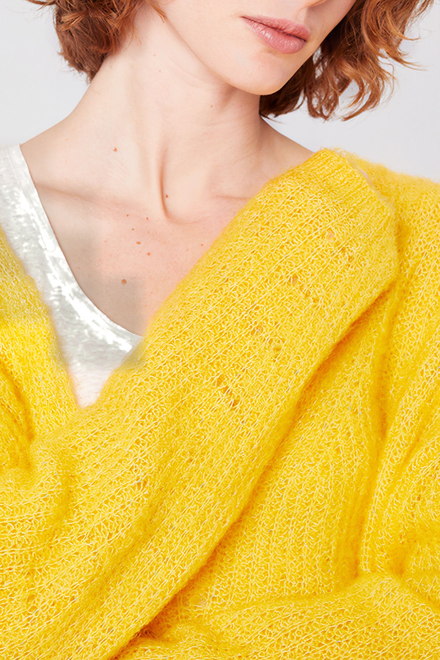 V COLLAR MID-LENGTH LOOSE SWEATER BOUTON D OR 5