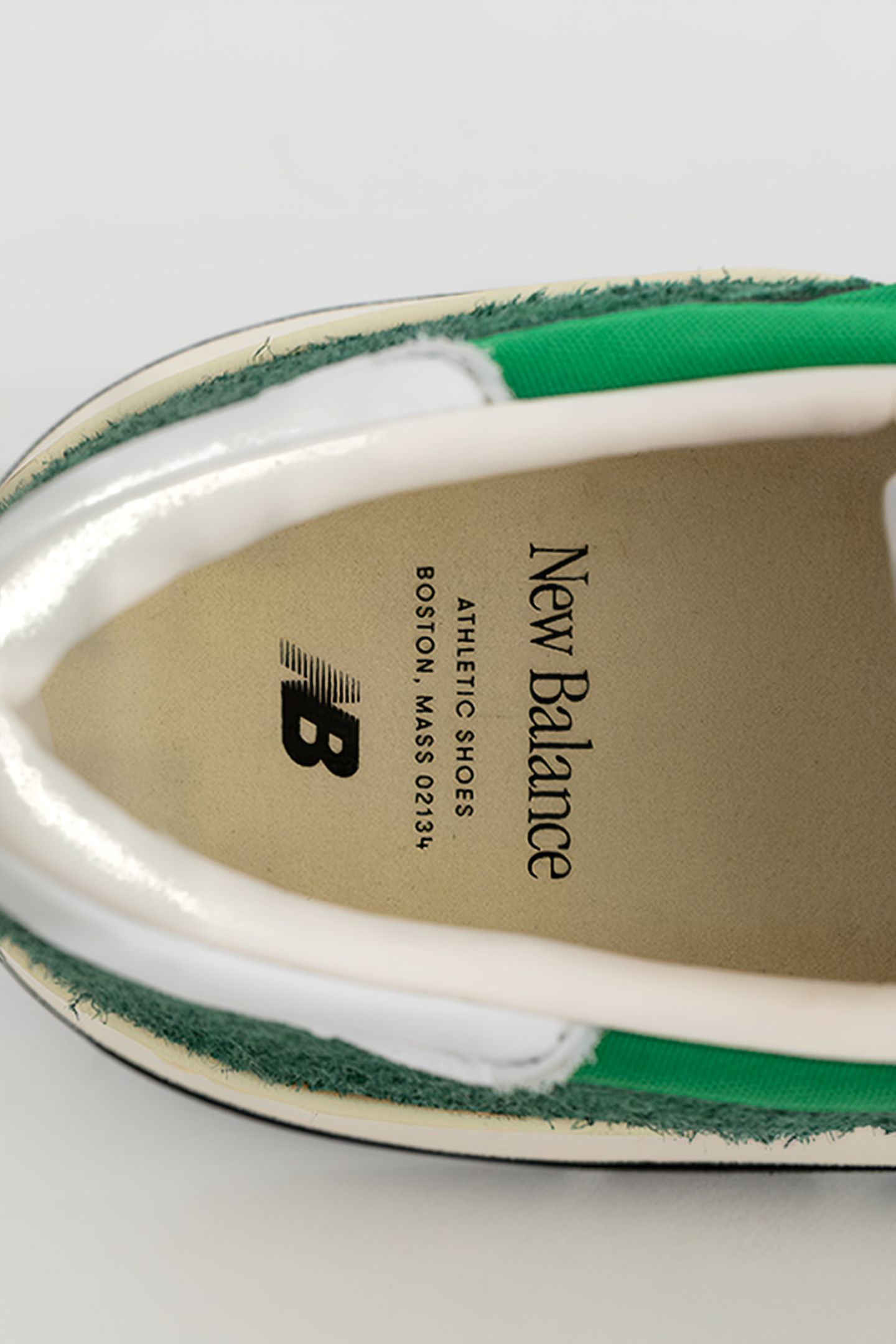 M990GG1 MADE IN USA SNEAKERS IN GREEN 8