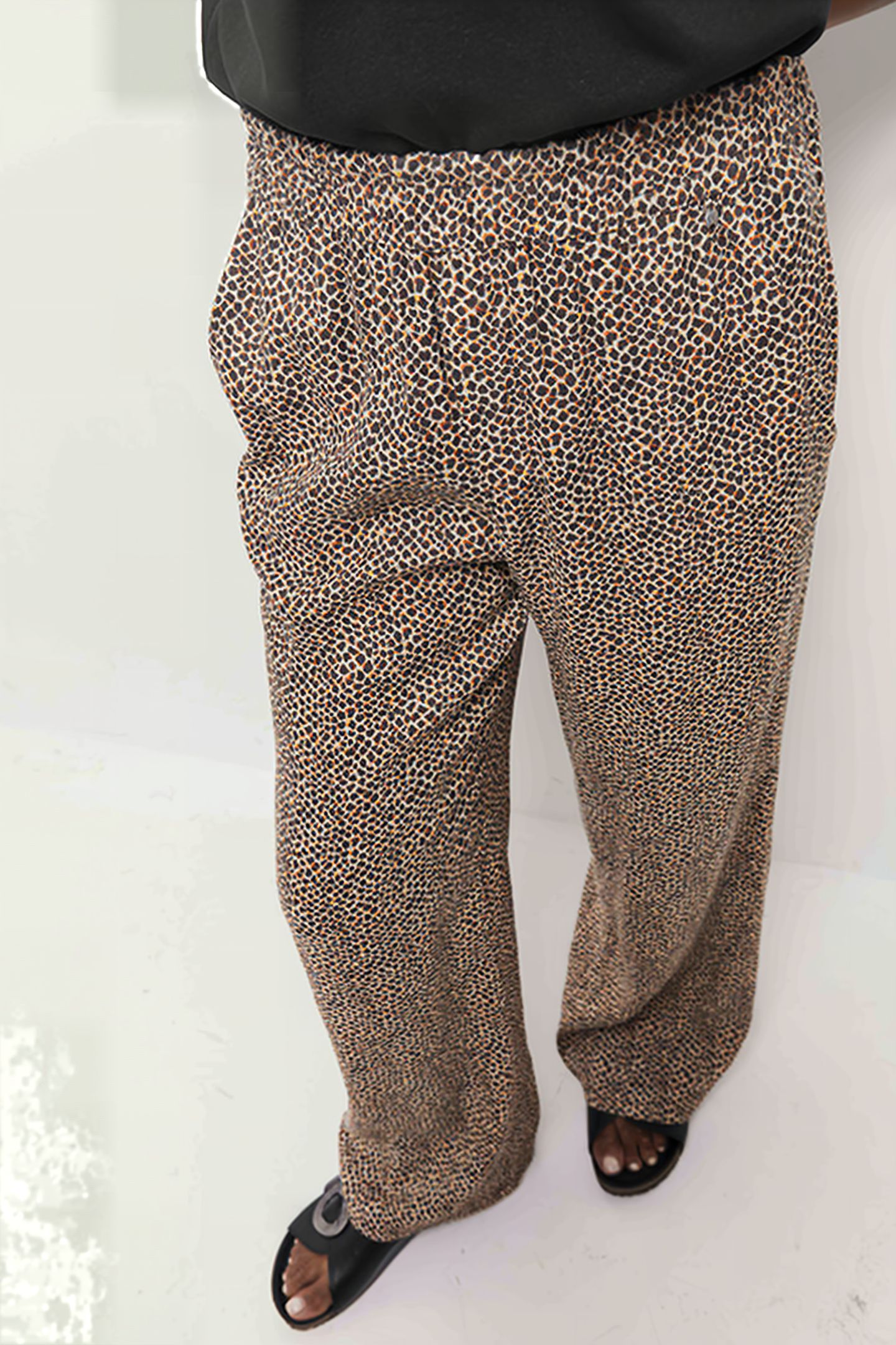 PRIMA - FLUID SAND TROUSERS WITH MINI GIRAFFE PRINT 4