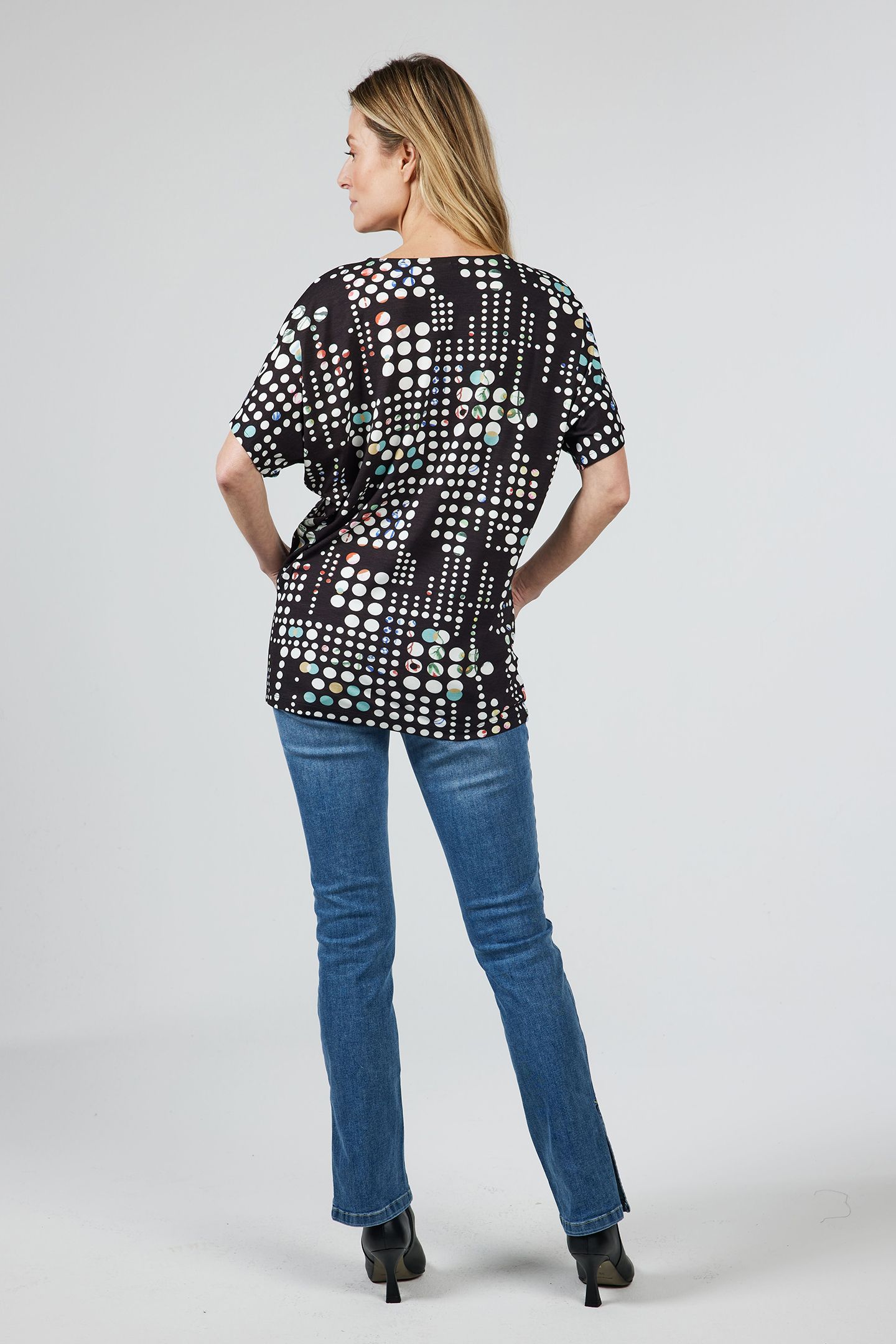 LOOSE V-TEE FAYE PRINT BLACK WITH SECRET DOT PRINT 3