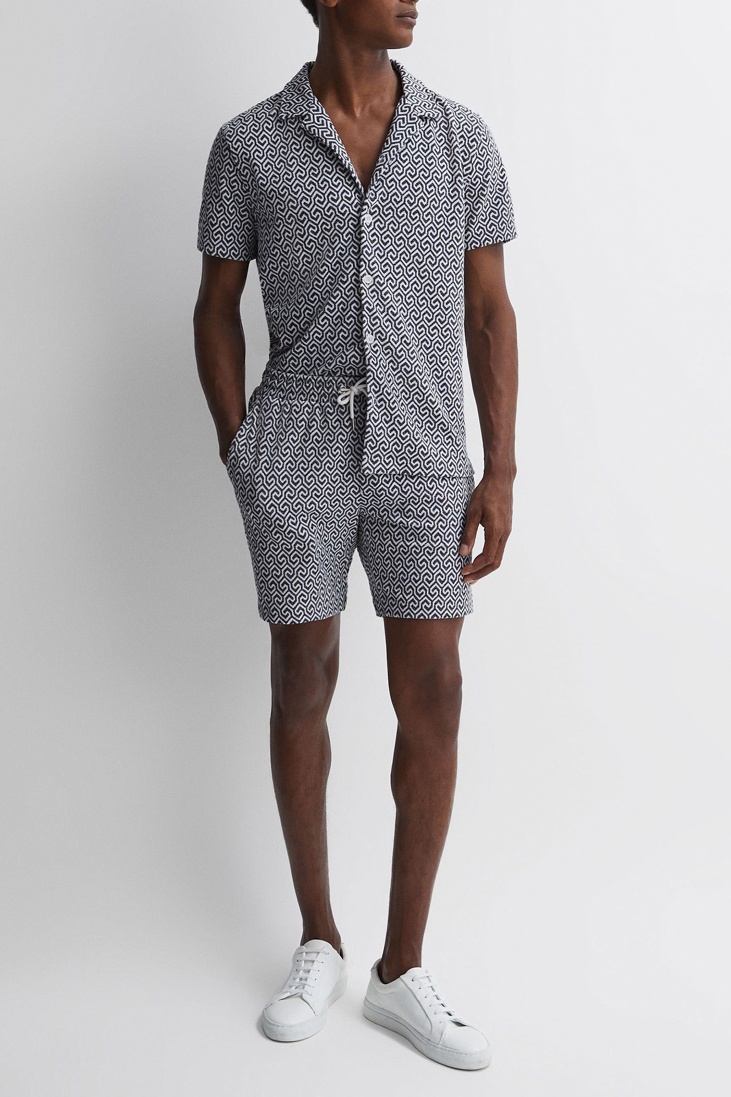 JACQUARD PRINT SHORTS — NAVY/WHITE 3
