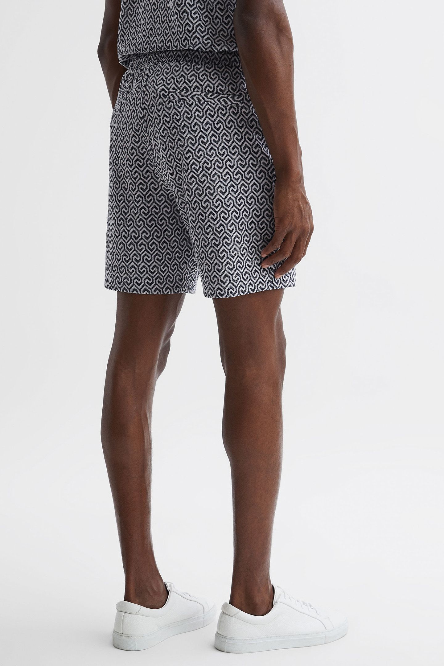 JACQUARD PRINT SHORTS — NAVY/WHITE 2