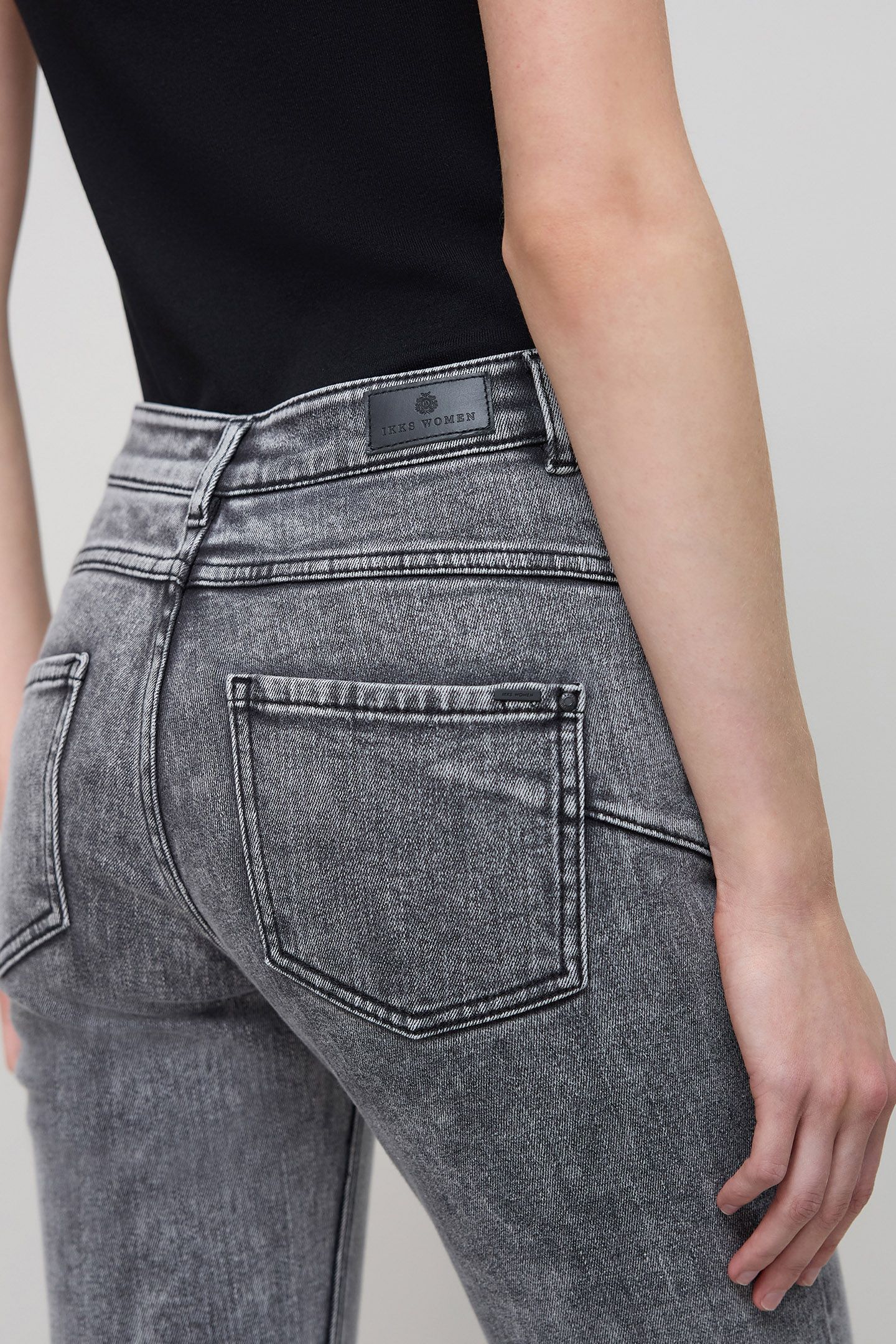 SLIM BLACK SCULPT UP JEANS 7