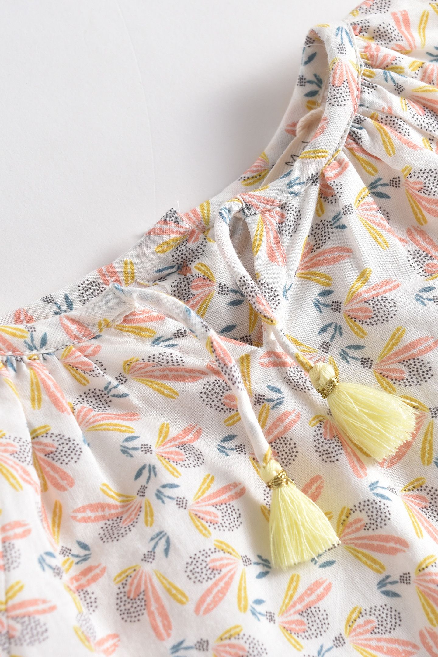 BLOUSE AKASH CREAM PETALS 4