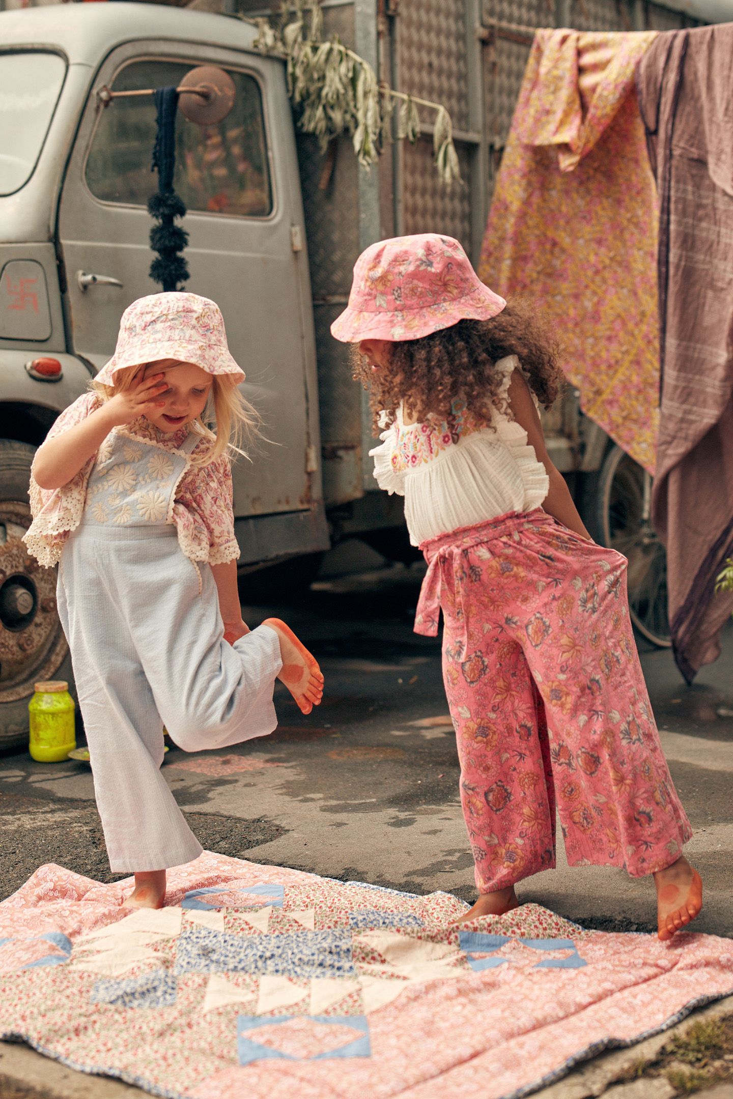 SUN HAT LAJIK CREAM PADMA MUDRA 2