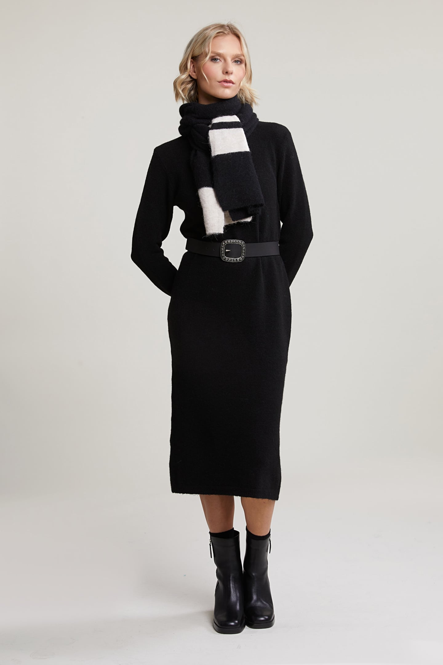 BLACK LONG CREW NECK DRESS 4